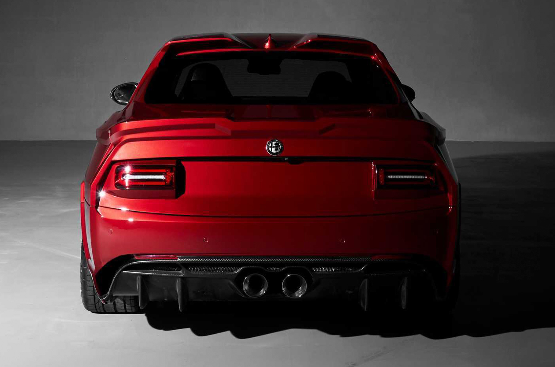 Машина получила четыре круглые фары, особые капот и бампера, изменённые крылья, задний спойлер и 19-дюймовые колёсные диски. Интерьер могут отделать новыми материалами.