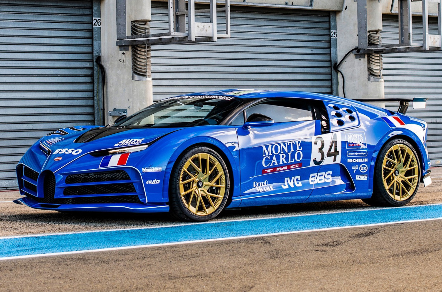 ###  Заказчик одного из десяти гиперкаров [пожелал](https://motor.ru/news/centodieci-eb110-22-01-2023.htm) оформить его внешность в стиле болида Bugatti EB110S Le Mans образца 1994 года.