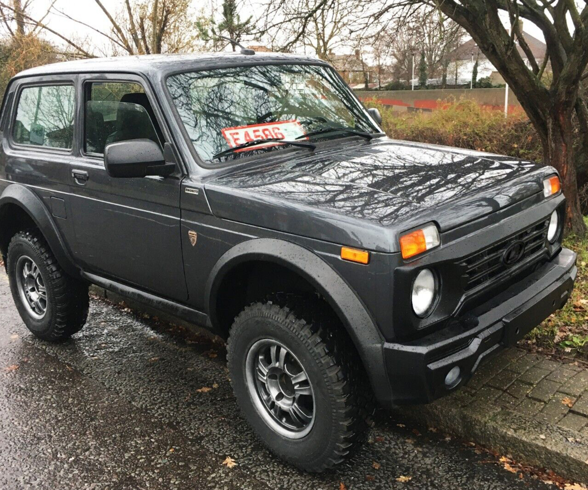 На последнюю Lada Niva в Великобритании четыре месяца не могут найти  покупателя — Motor