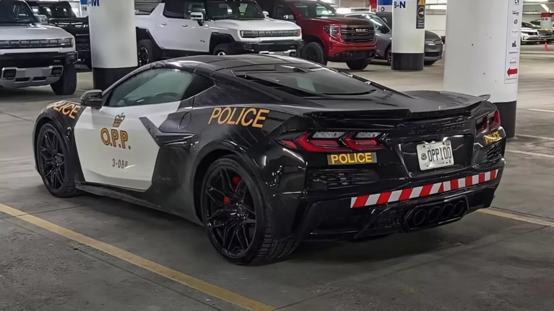 Полиция Канады получила среднемоторный Chevrolet Corvette в модификации Z06
