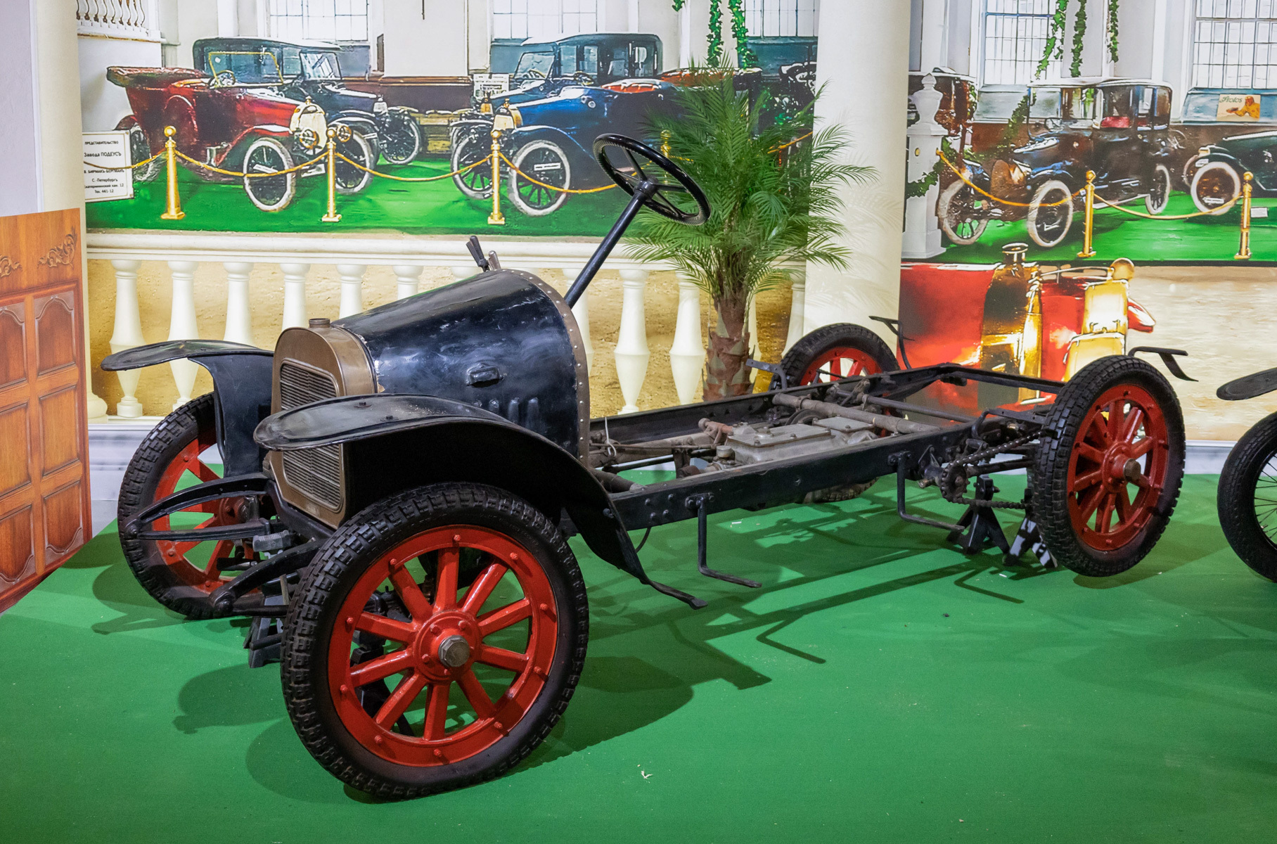 Lion-Peugeot Type VC2 — французский автомобиль, выпускавшийся с 1909 по 1910 год. Марка Lion-Peugeot появилась в 1906 году, когда Эжен, Робер и Пьер Пежо решили заняться производством автомобилей, как и их родственник Арман Пежо. В 1910 году их предприятия были объединены.