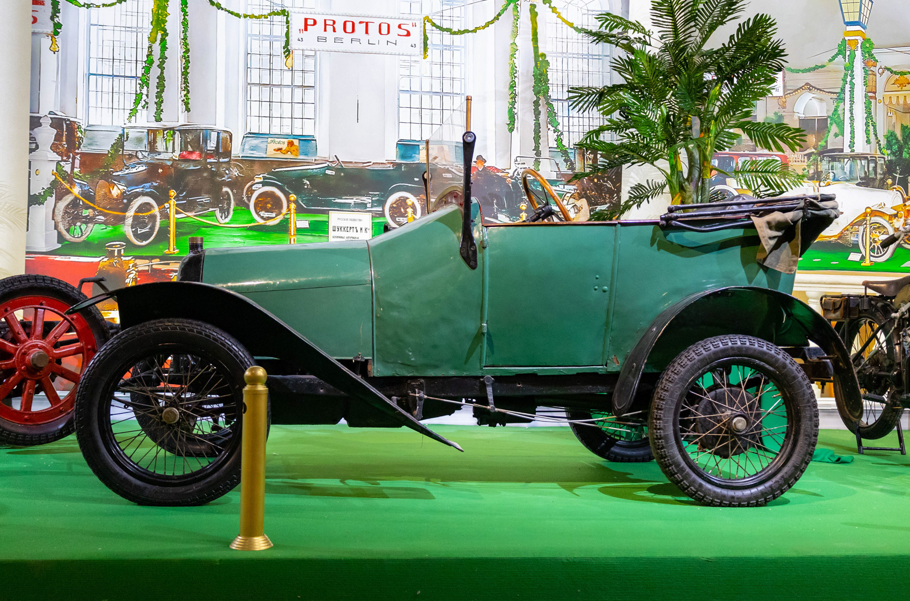 Конструктором миниатюрного автомобиля был знаменитый Этторе Бугатти.