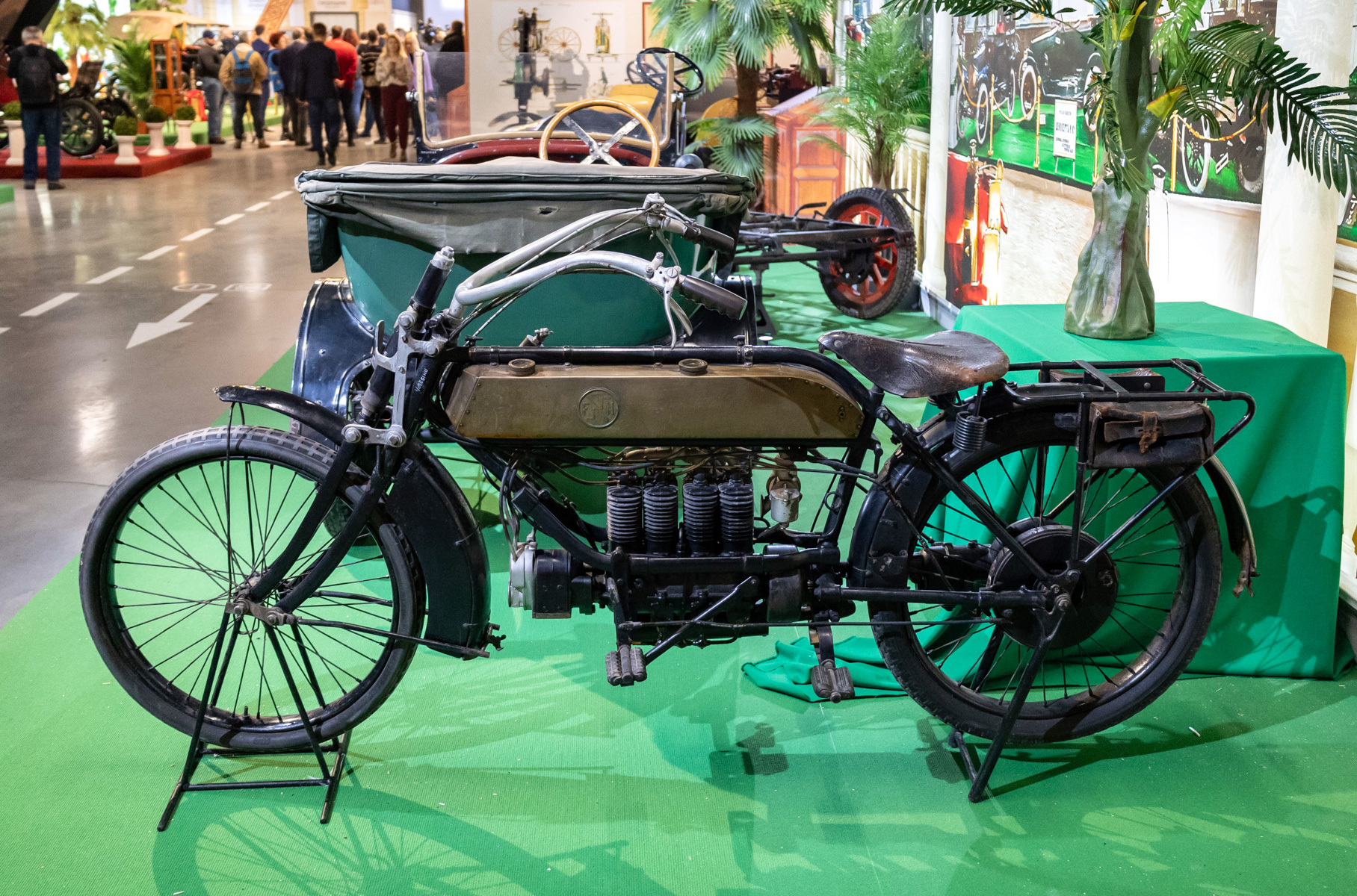 Мотоцикл FN-4 1913 года выпуска с двигателем объемом 500 «кубиков», мощностью 6 л.с. и двухскоростной коробкой передач.