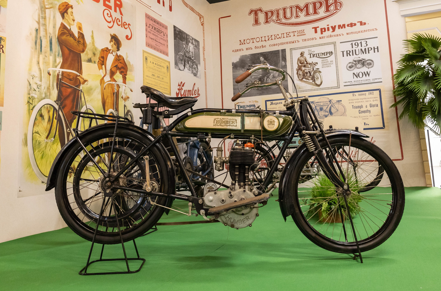 Фирма Humber выпускала велосипеды, мотоциклы, трициклы. На фото Humber 1912 года.