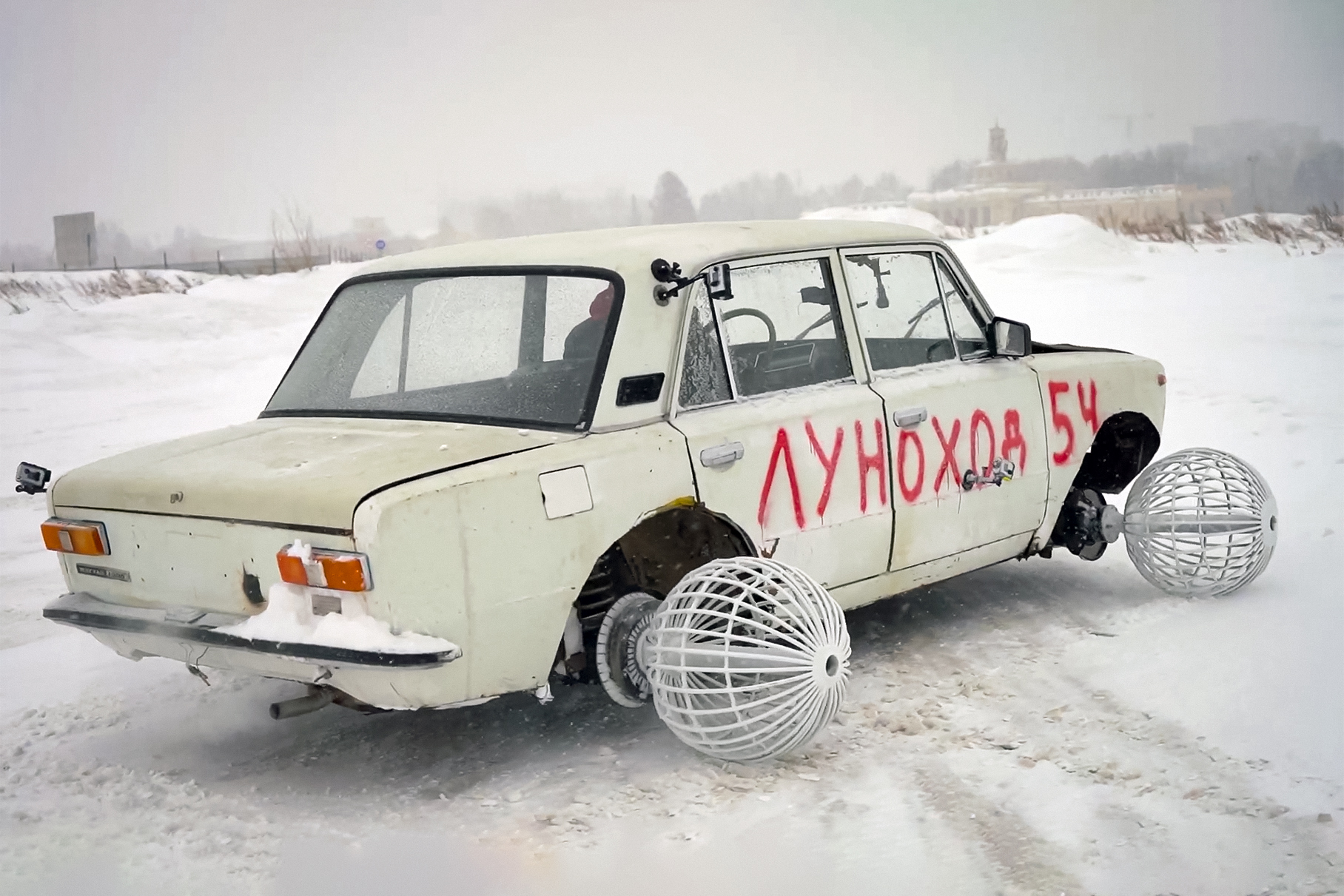 Российские блогеры сделали «Жигулям» колеса-шары из арматуры — Motor