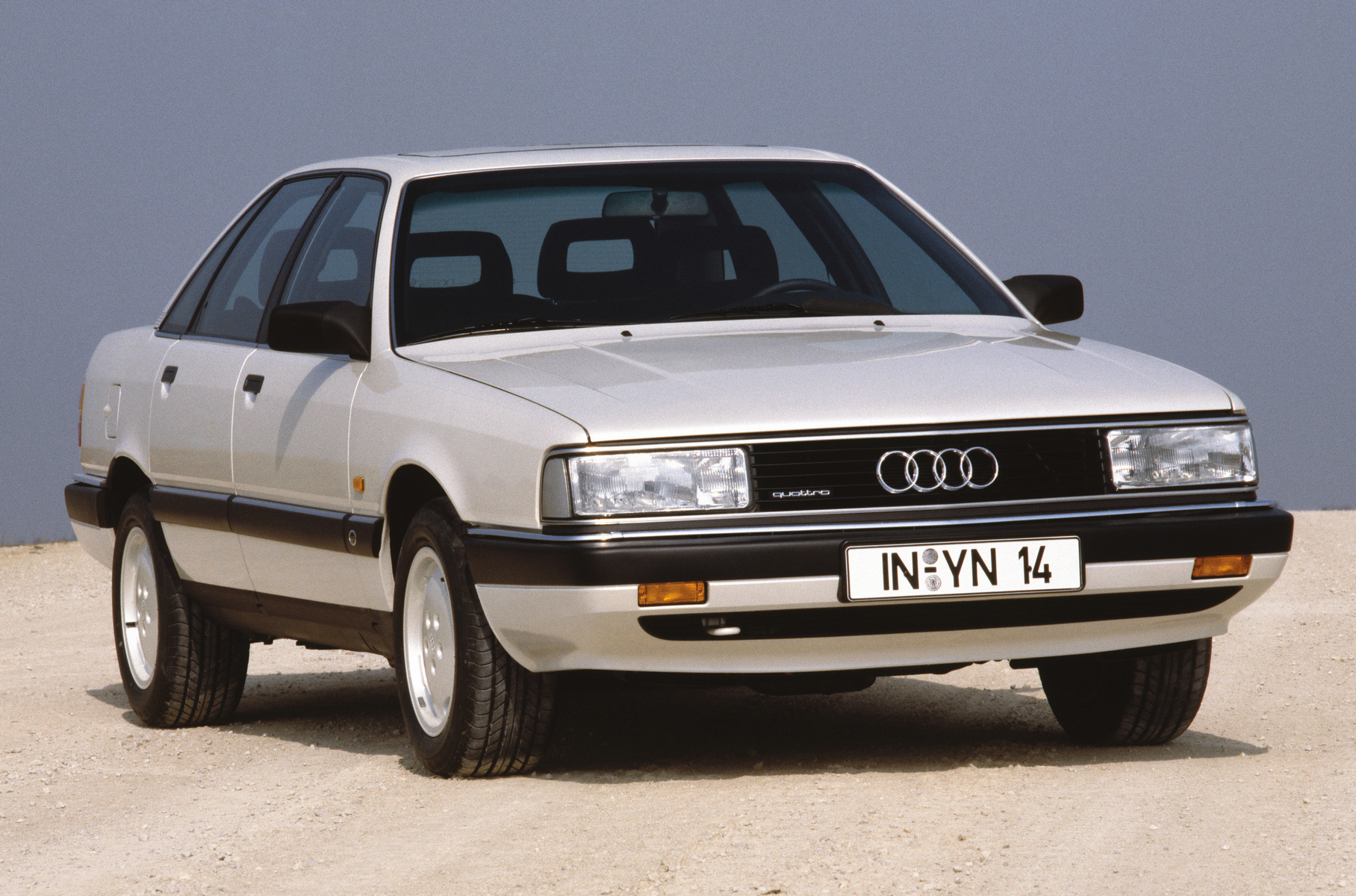 Загибайте пальцы: фары головного света взяты от Audi 200...