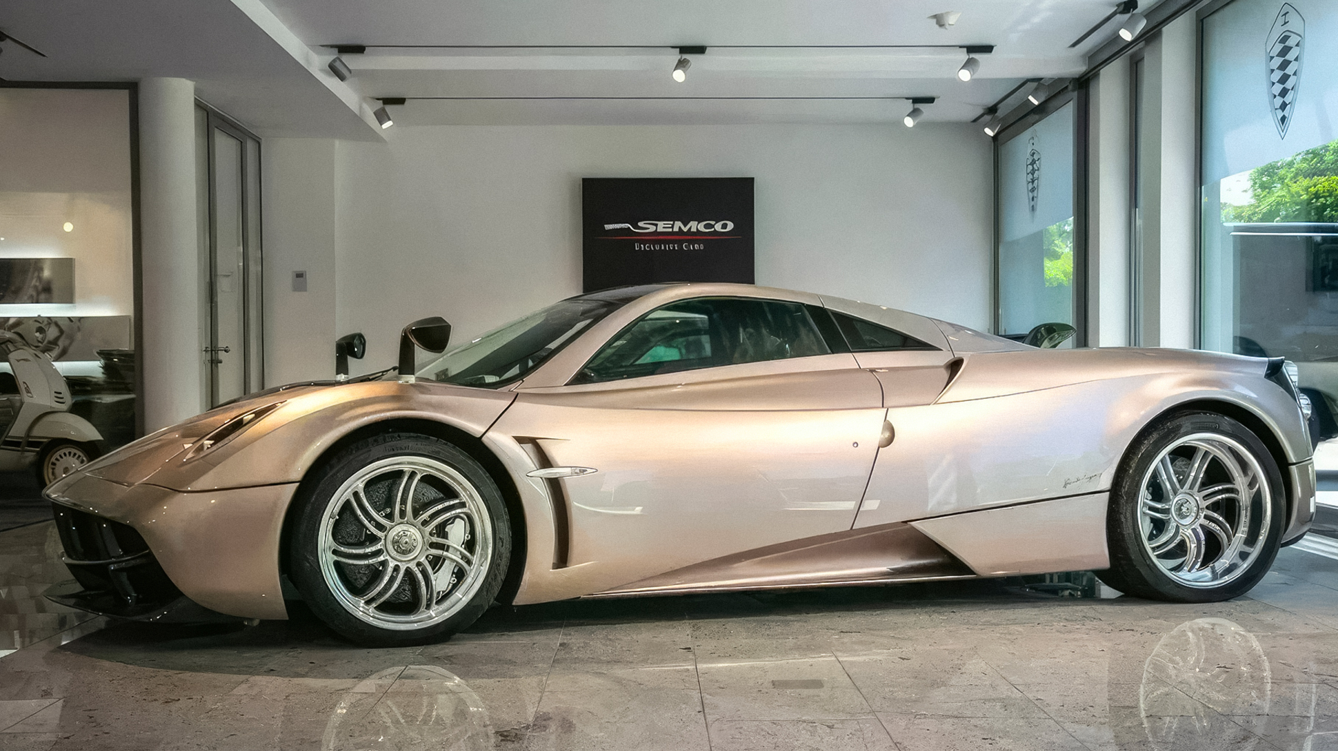 Россиянам предложили купить гиперкар Pagani Huayra за 230 миллионов рублей  — Motor