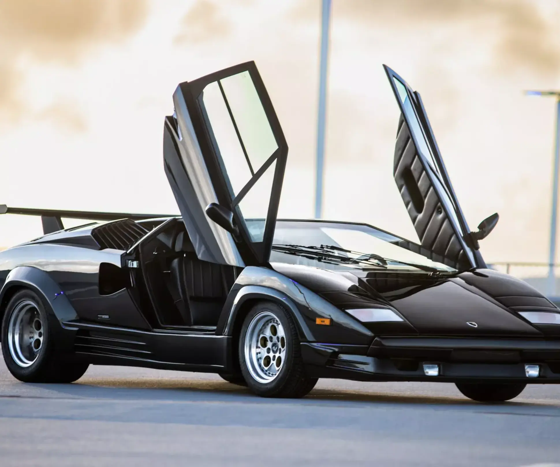 Lamborghini Countach легендарного музыканта появился в продаже — Motor