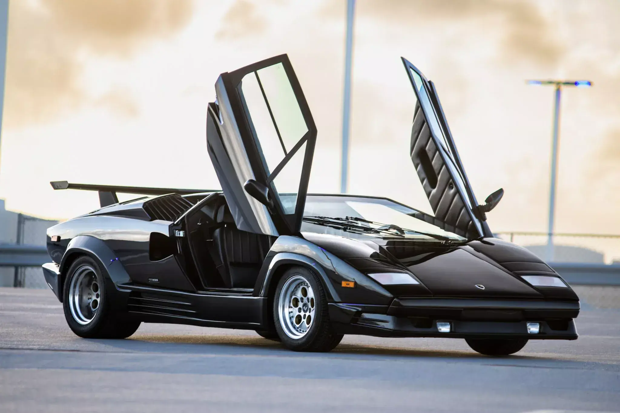 Суперкар Lamborghini Countach знаменитого певца выставили на продажу