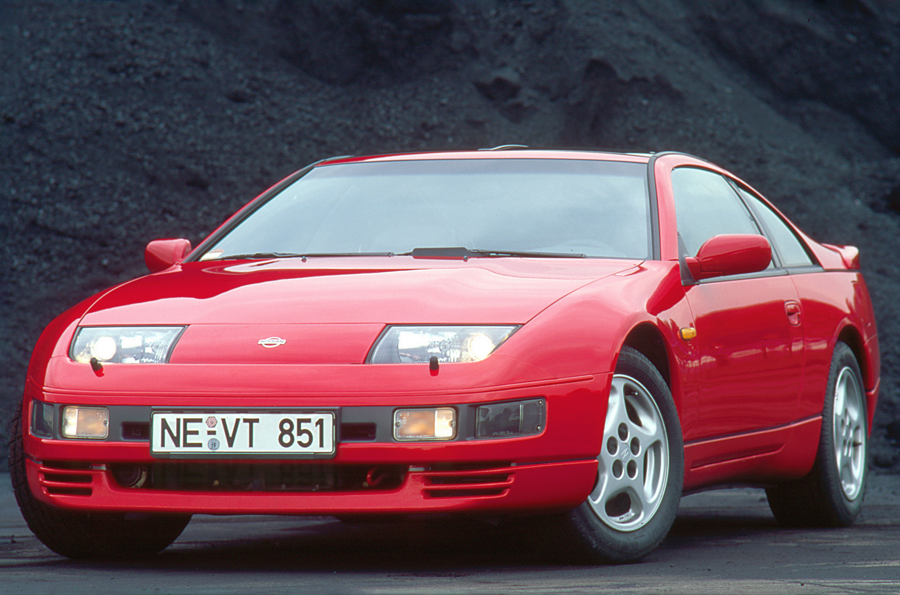 Эти фары создавались для купе Nissan 300ZX начала 90-х, но много лет спустя попались на глаза дизайнерам Lamborghini