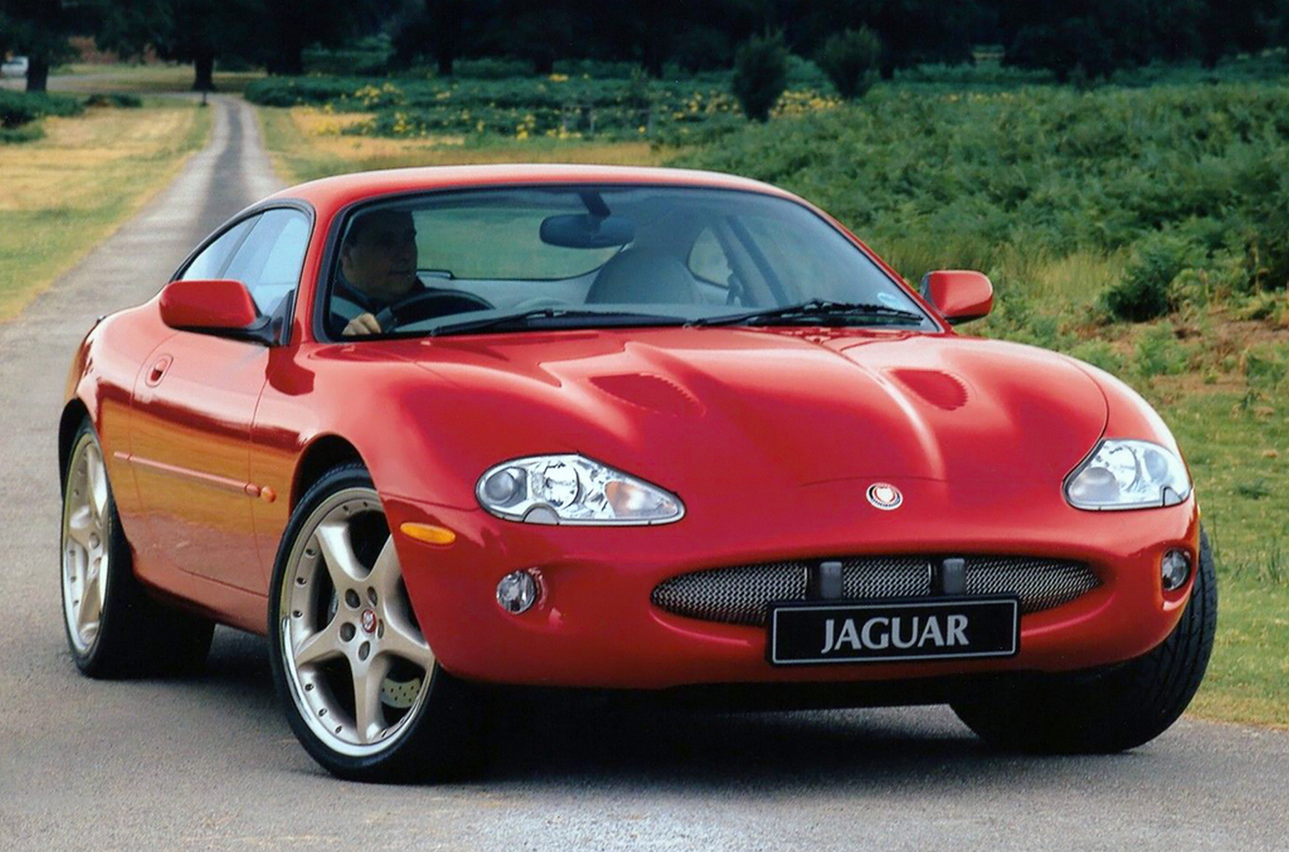 ...очутились боковые зеркала от Jaguar XK8...