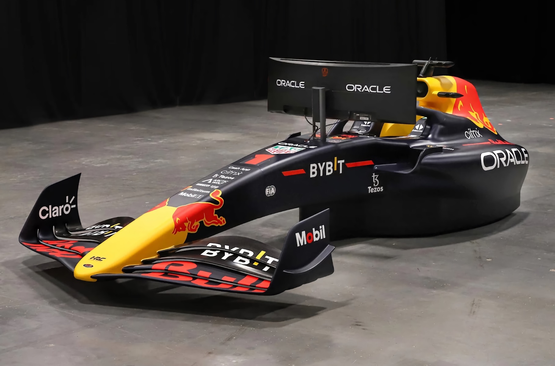 Команда Формулы-1 Red Bull Racing выпустила игровой симулятор в виде болида