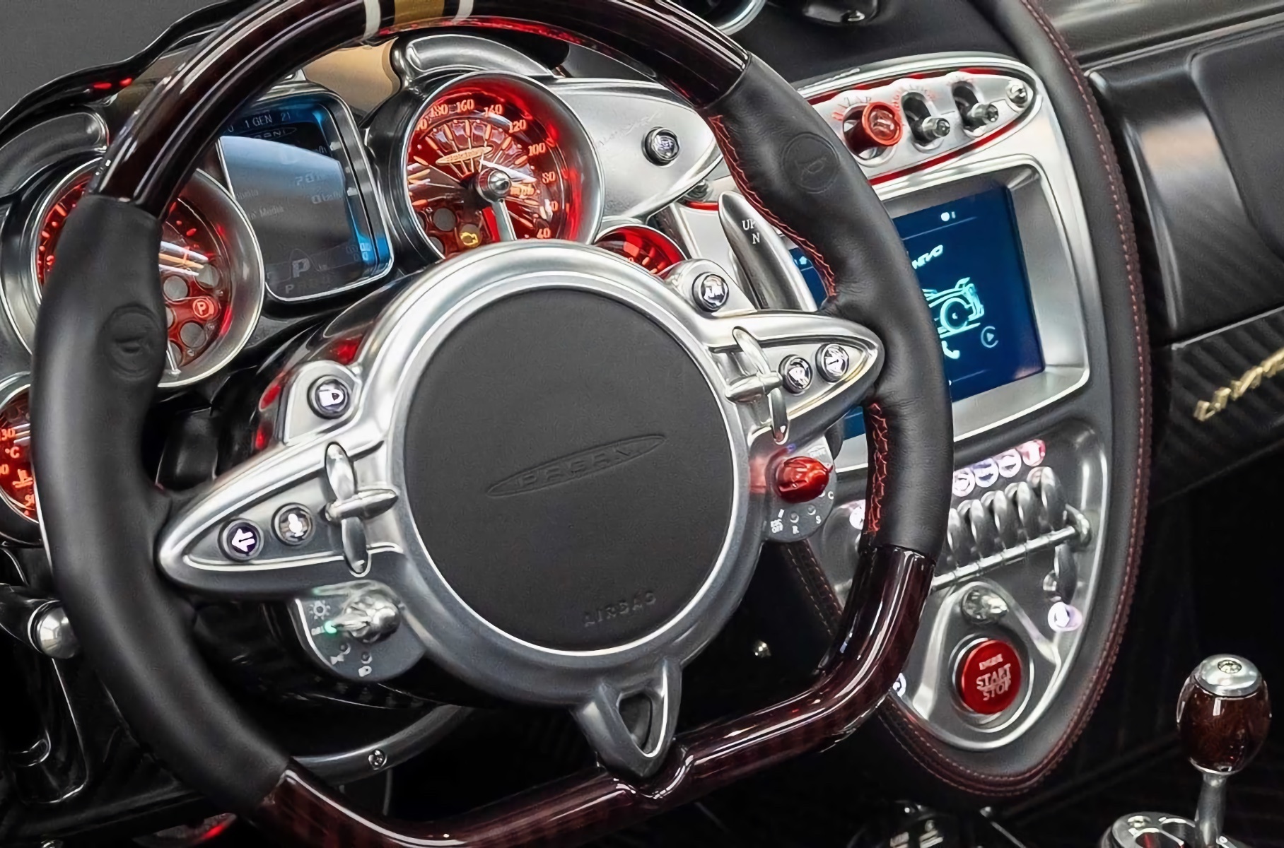 Компания Pagani представила штучный суперкар Huayra Dinamica Evo