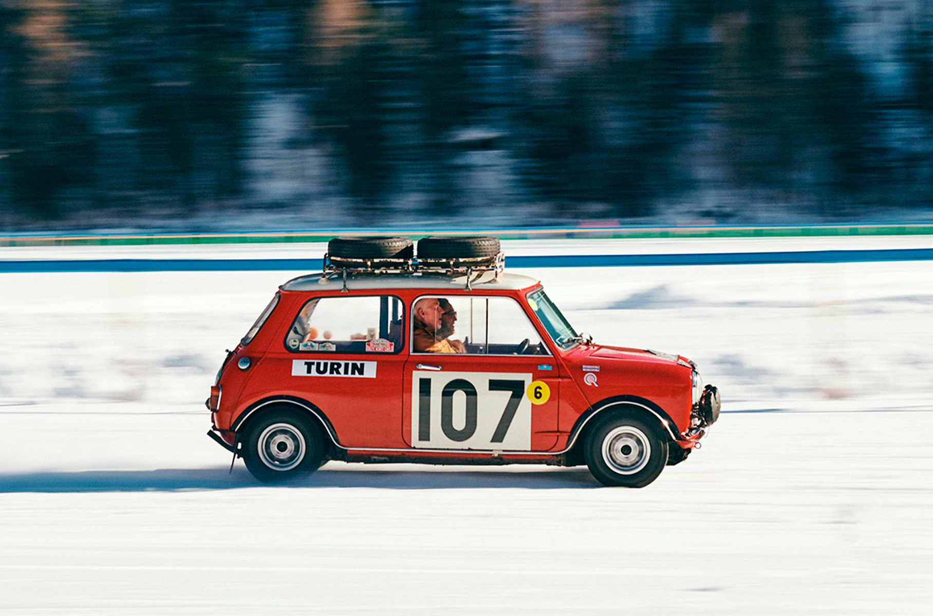Мал, но ой как удал! Были времена, когда крошечные и слабосильные Mini громили соперников на раллийных трассах благодаря легкости и юркости. Эта машина 1967 года — одна из последних построенных для заводской команды, и погоняться ей довелось едва ли не меньше всех. Зато именно она принесла Mini финальную победу в высшем дивизионе — отличился Энди Хопкирк на французском Ралли Альп.