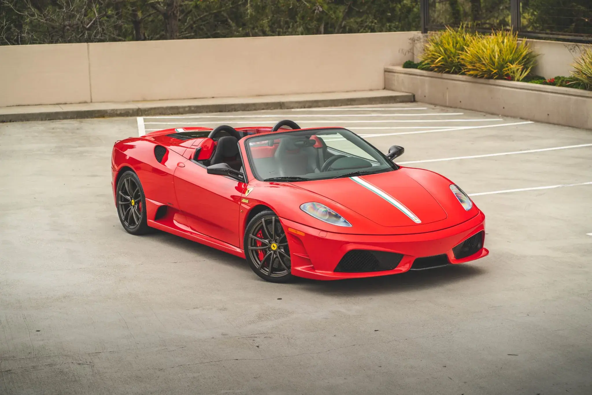 Редчайший Ferrari Scuderia Spider 16M появился в продаже