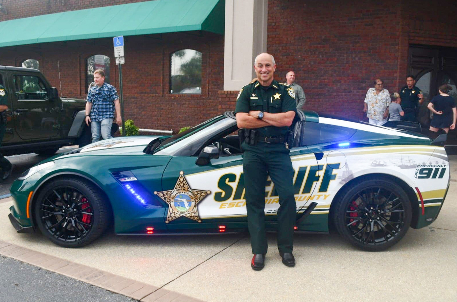 ###  Другой конфискованный суперкар [достался](https://motor.ru/news/police-corvette-02-07-2022.htm) шерифу округа Эскамбия (Флорида). Ранее 650-сильная машина принадлежала наркоторговцу, а теперь она станет привлекать на службу новых полицейских.