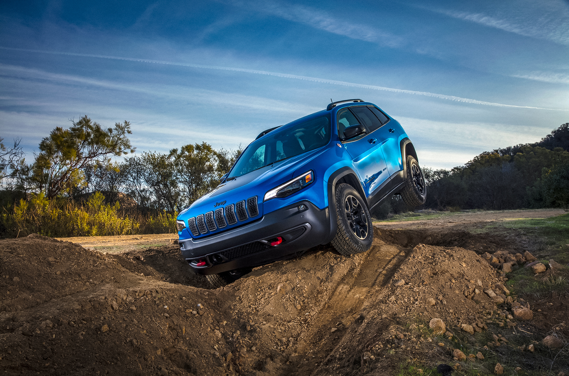 Компания Jeep не собирается прощаться с внедорожником Cherokee