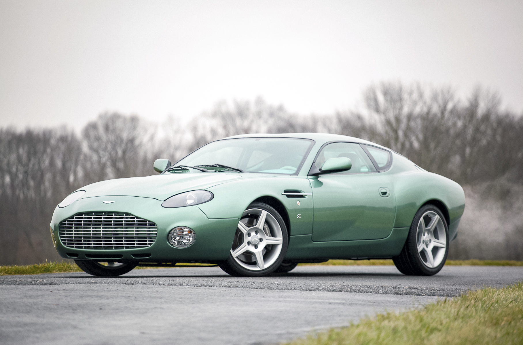 Итальянское кузовное ателье Zagato неоднократно строило уникальные версии Aston Martin, и всякий раз результат оказывался довольно своеобразным. Купе на базе DB7 — не исключение. Колесная база укорочена на 60 мм, а длина на 211 мм. Двигатель — 441-сильный V12. Произведено сто штук