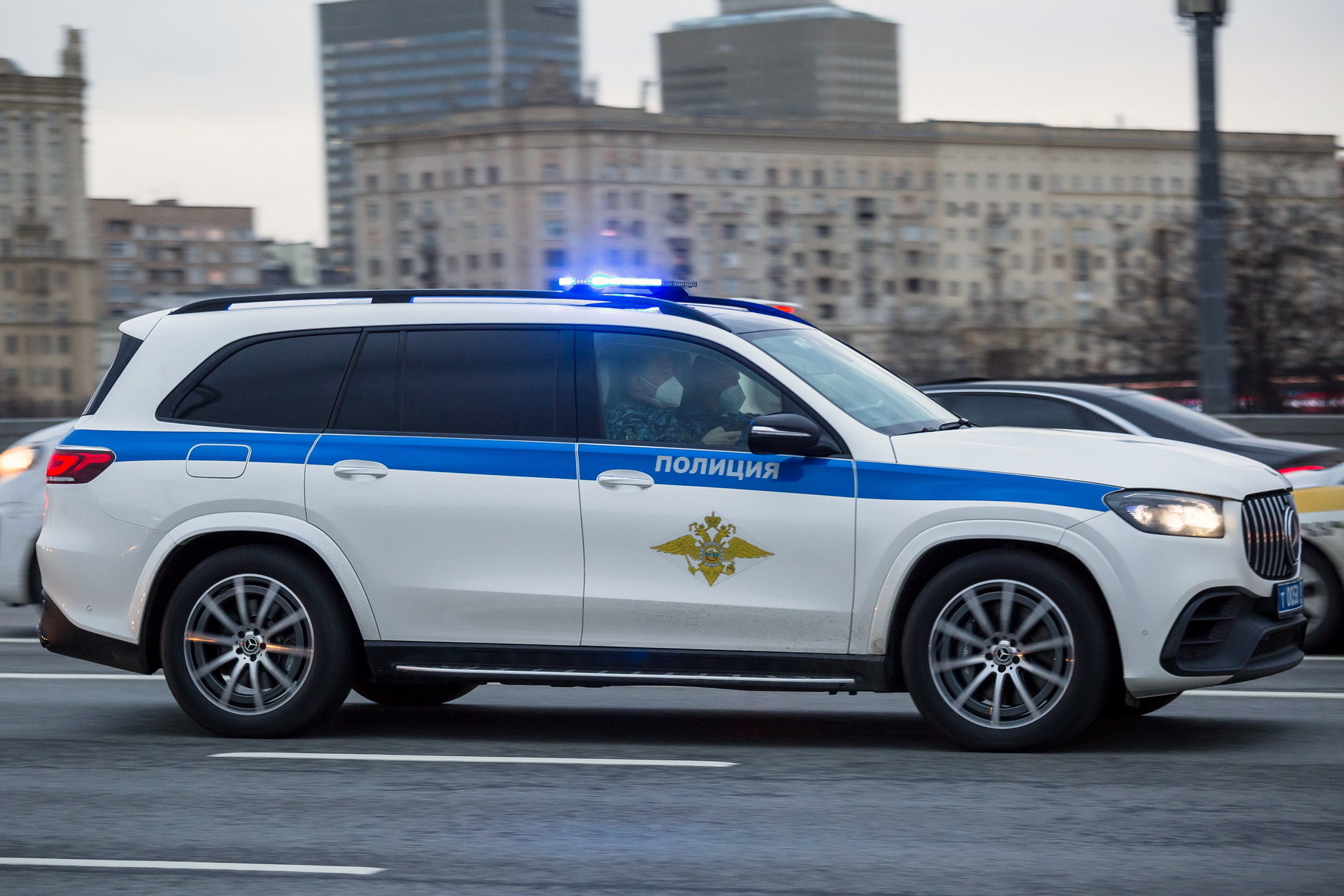 Посмотрите на суперкроссовер Mercedes-AMG GLS 63 московской полиции — Motor