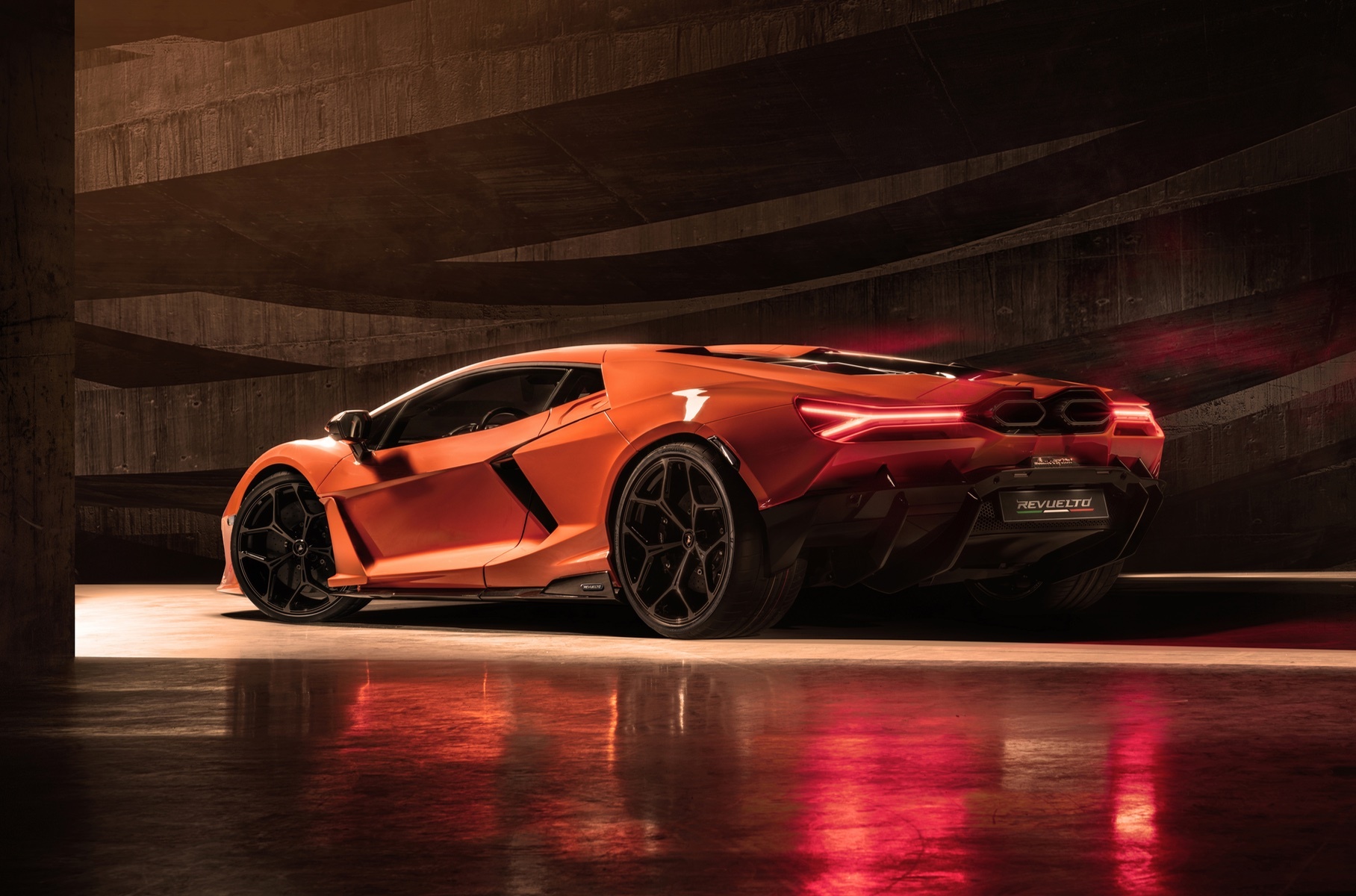 Представлен преемник Lamborghini Aventador: 1015 сил и 2,5 секунды до 100  км/ч - Рамблер/авто