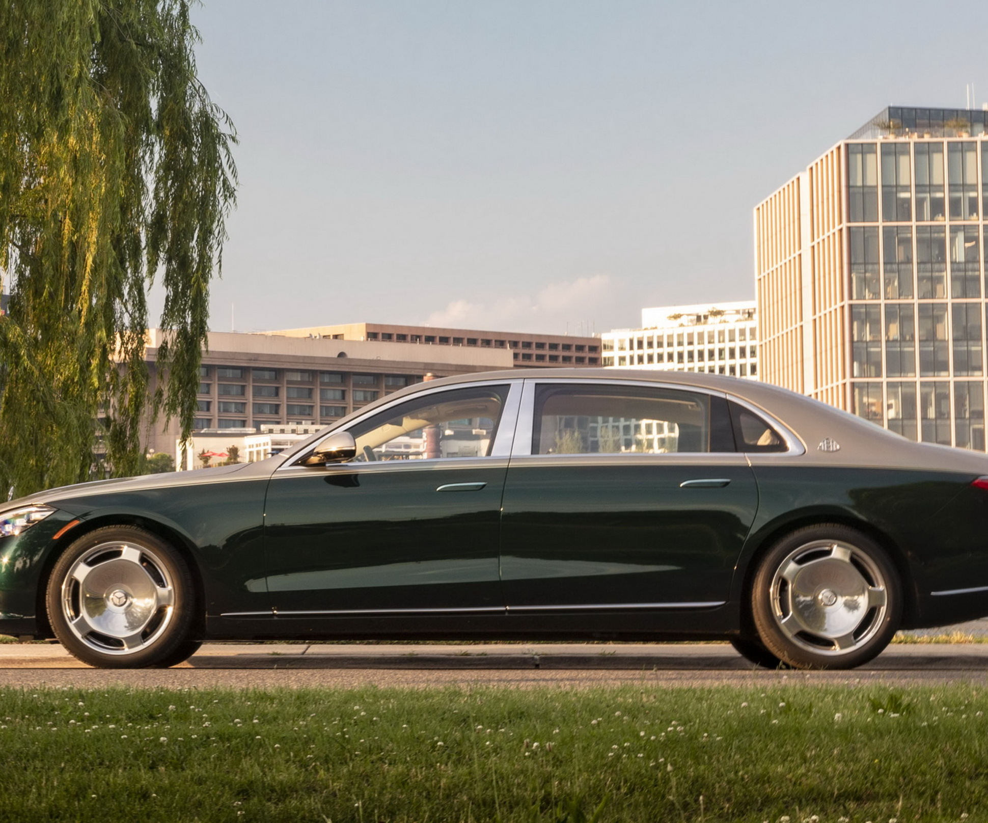 Мерседес» отзывает новые лимузины Maybach из-за негерметичного салона —  Motor