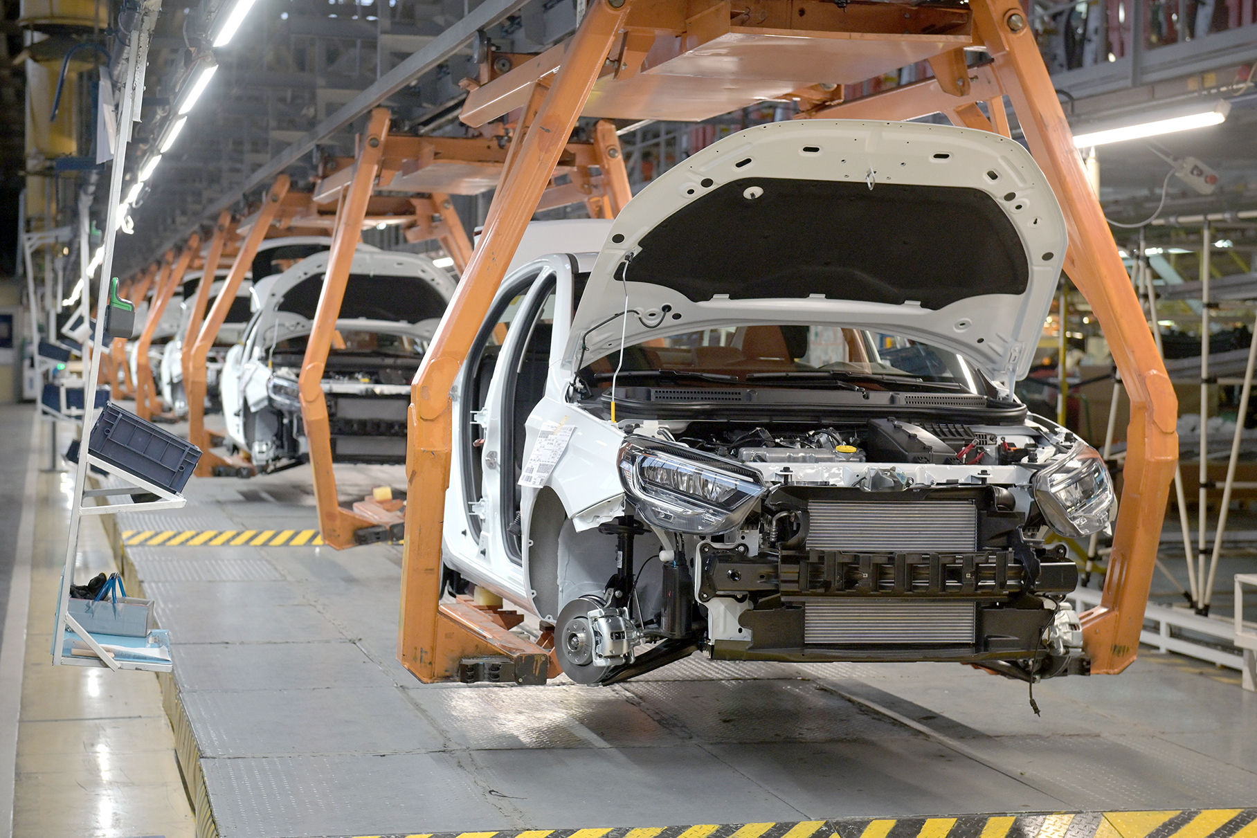 АвтоВАЗ начнет отгружать Lada Vesta NG дилерам в середине апреля 2023 года