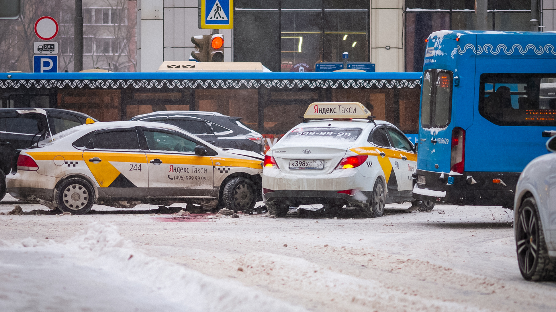 Какие автомобили такси чаще попадают в аварии: данные страховщиков — Motor