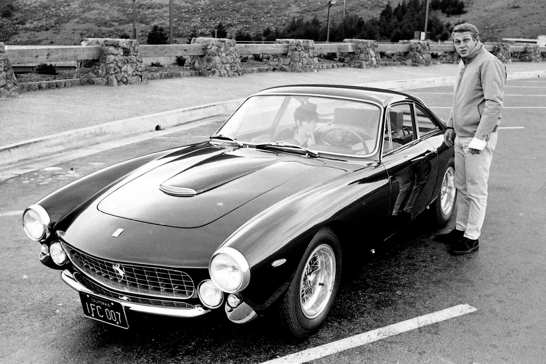 Стив Маккуин и его Ferrari 250 GT Lusso 1963 года. В 2007 году её продали с аукциона за 2,3 миллиона долларов