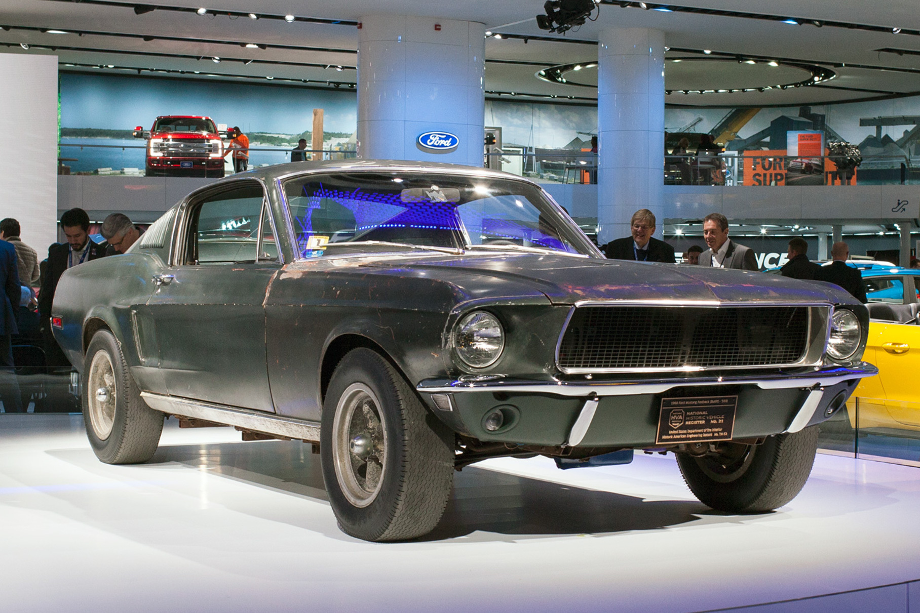 Сам Ford Mustang GT390 из фильма стал героем отдельной истории — [и её мы тоже рассказали](https://motor.ru/stories/mustang-bullitt-story.htm)