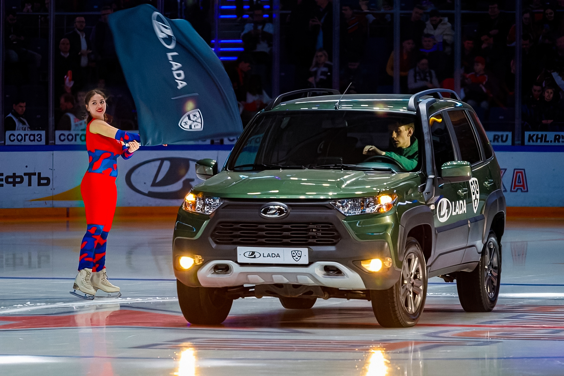 Компания АвтоВАЗ объявила цену внедорожника Lada Niva Travel в хоккейной версии KHL