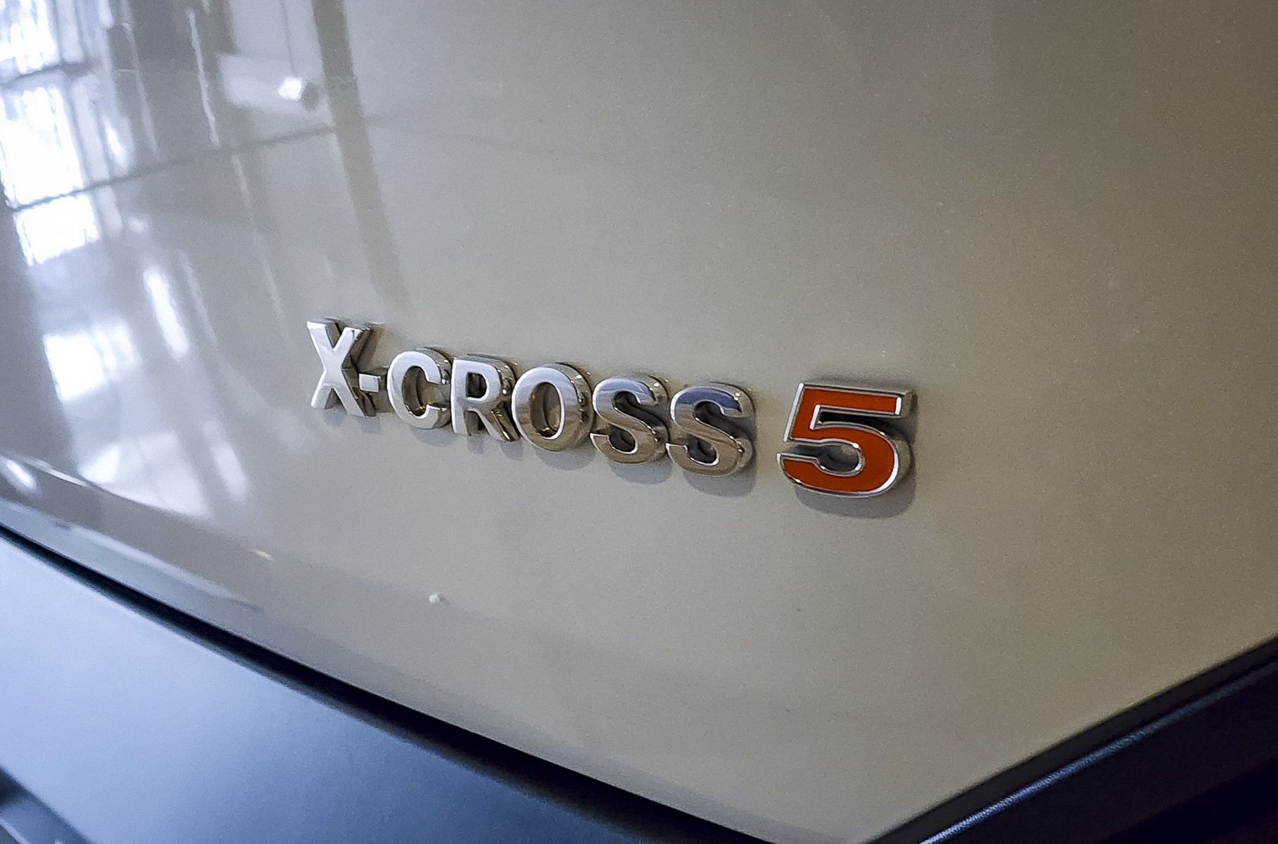 Компания АвтоВАЗ показала новый кроссовер Lada X-cross 5