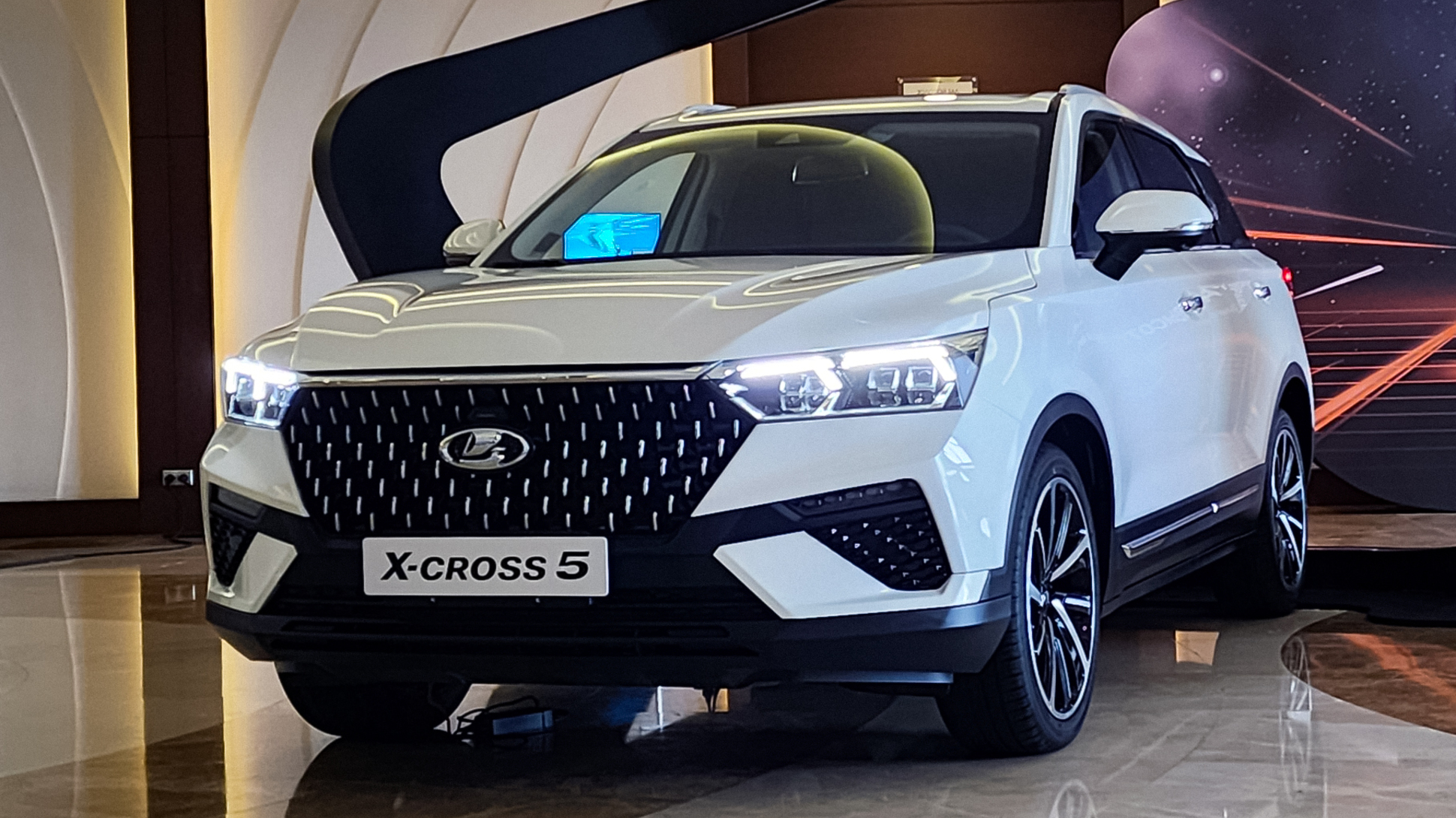 АвтоВАЗ представил новый кроссовер Lada X-cross 5 — Motor