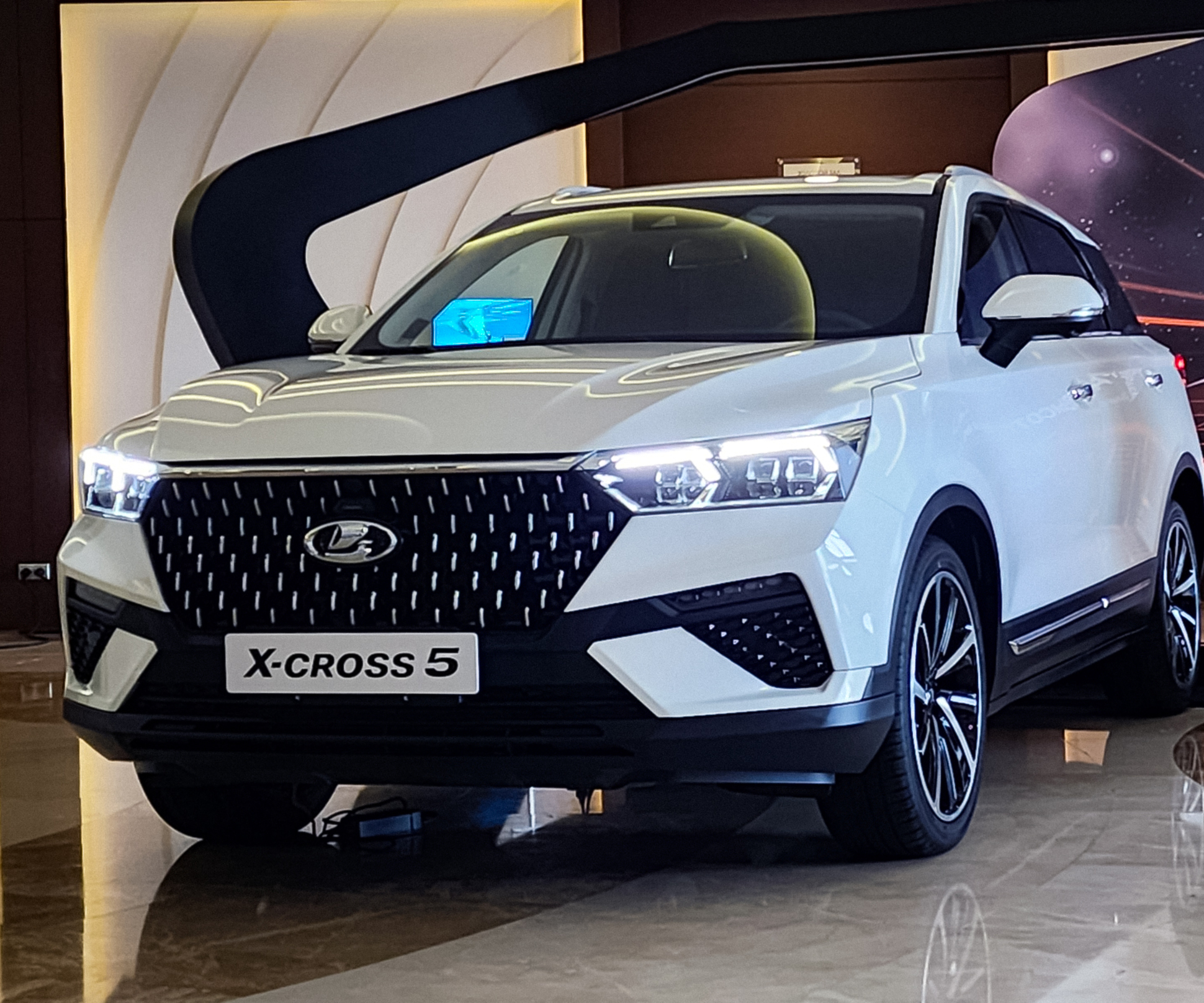 АвтоВАЗ представил новый кроссовер Lada X-cross 5 — Motor