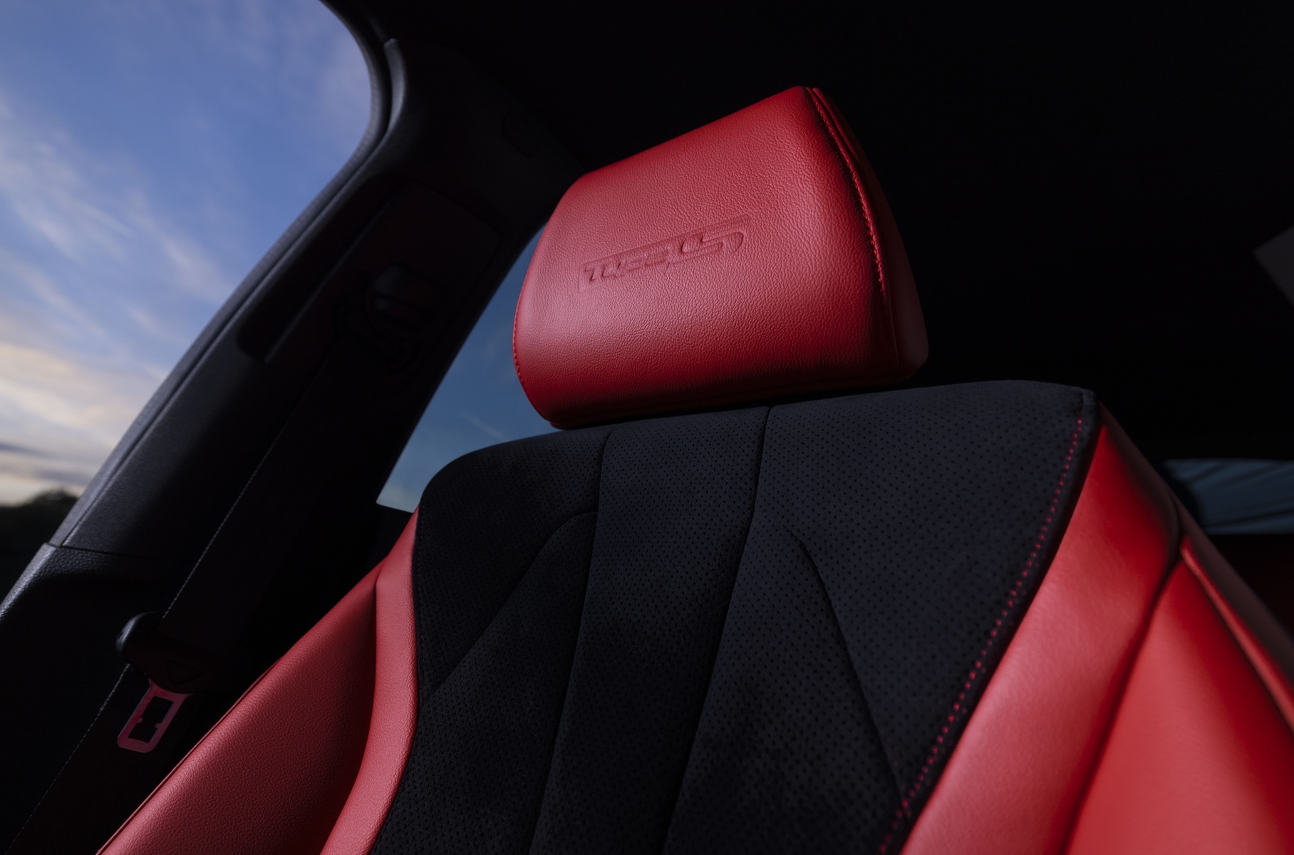 Компания Acura представила «заряженный» лифтбек Integra Type S