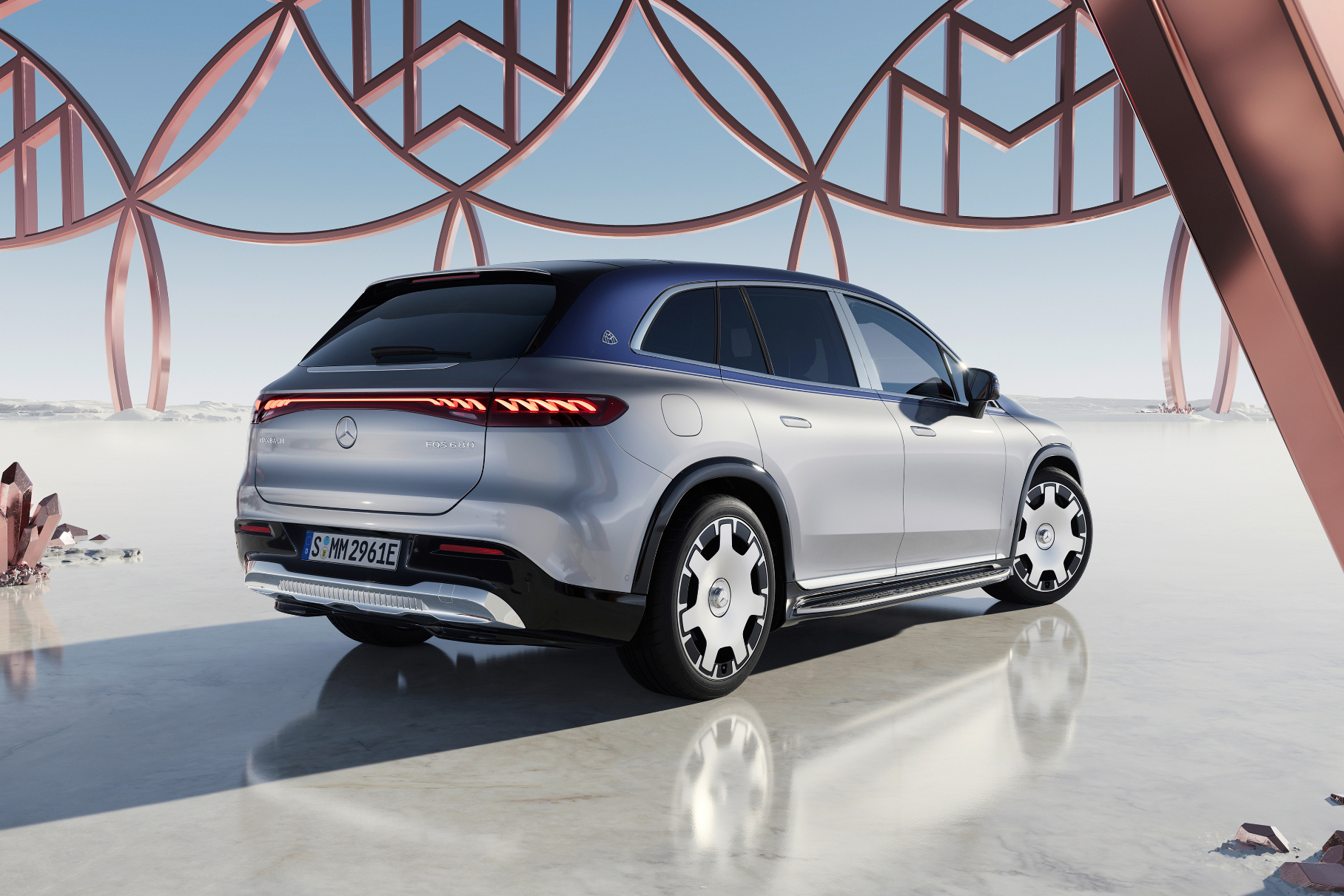 ������ EQS SUV