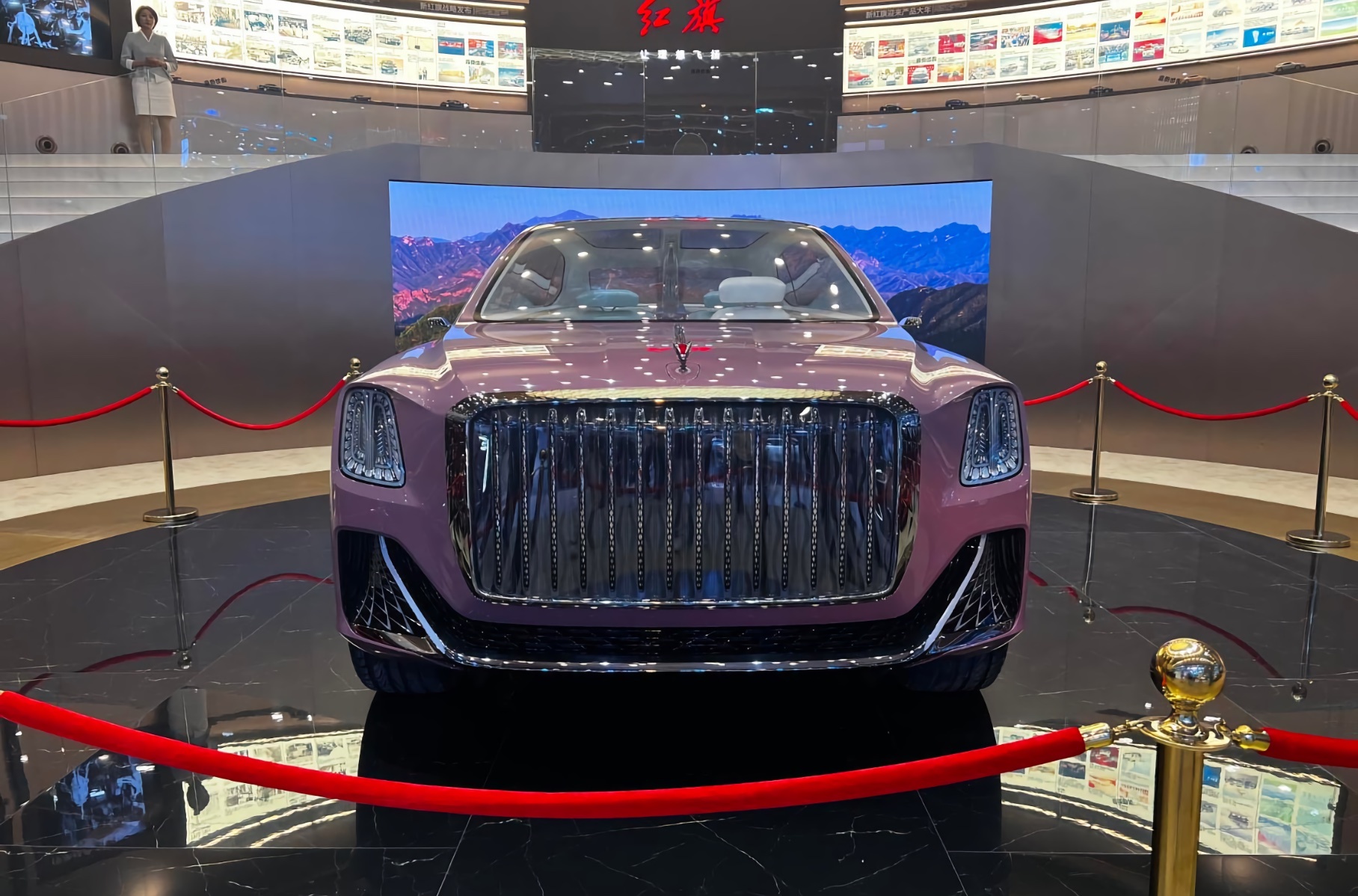 Премиум SUV Hongqi hs7 интерьер