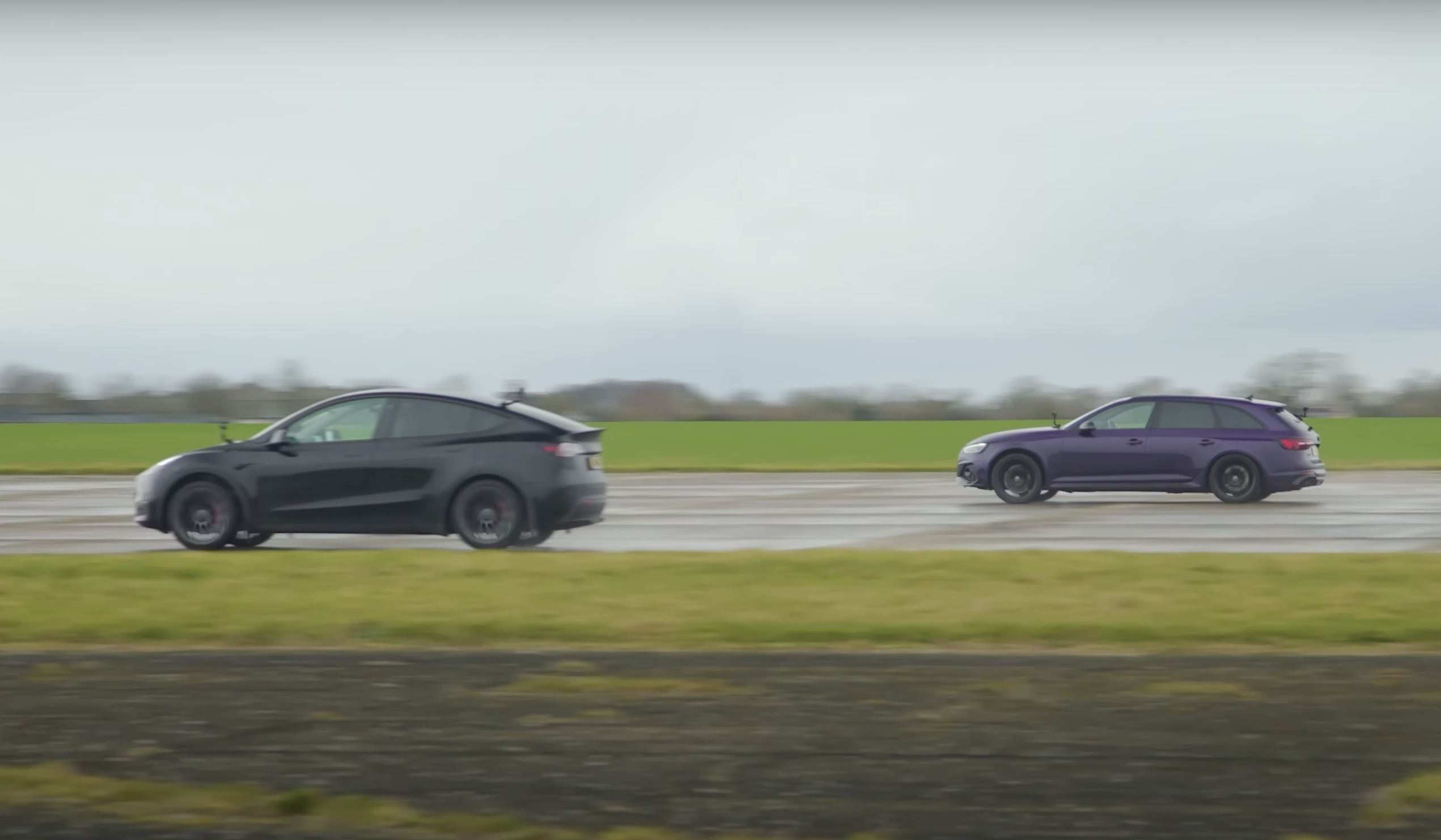Блогеры устроили состязание электрокара Tesla Model Y с универсалом Audi RS 4 Avant