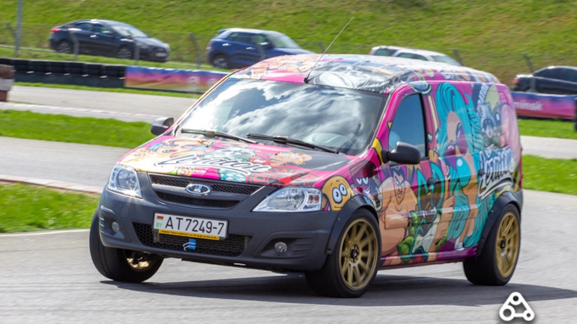 Посмотрите на «самый быстрый» Lada Largus из Белоруссии — Motor