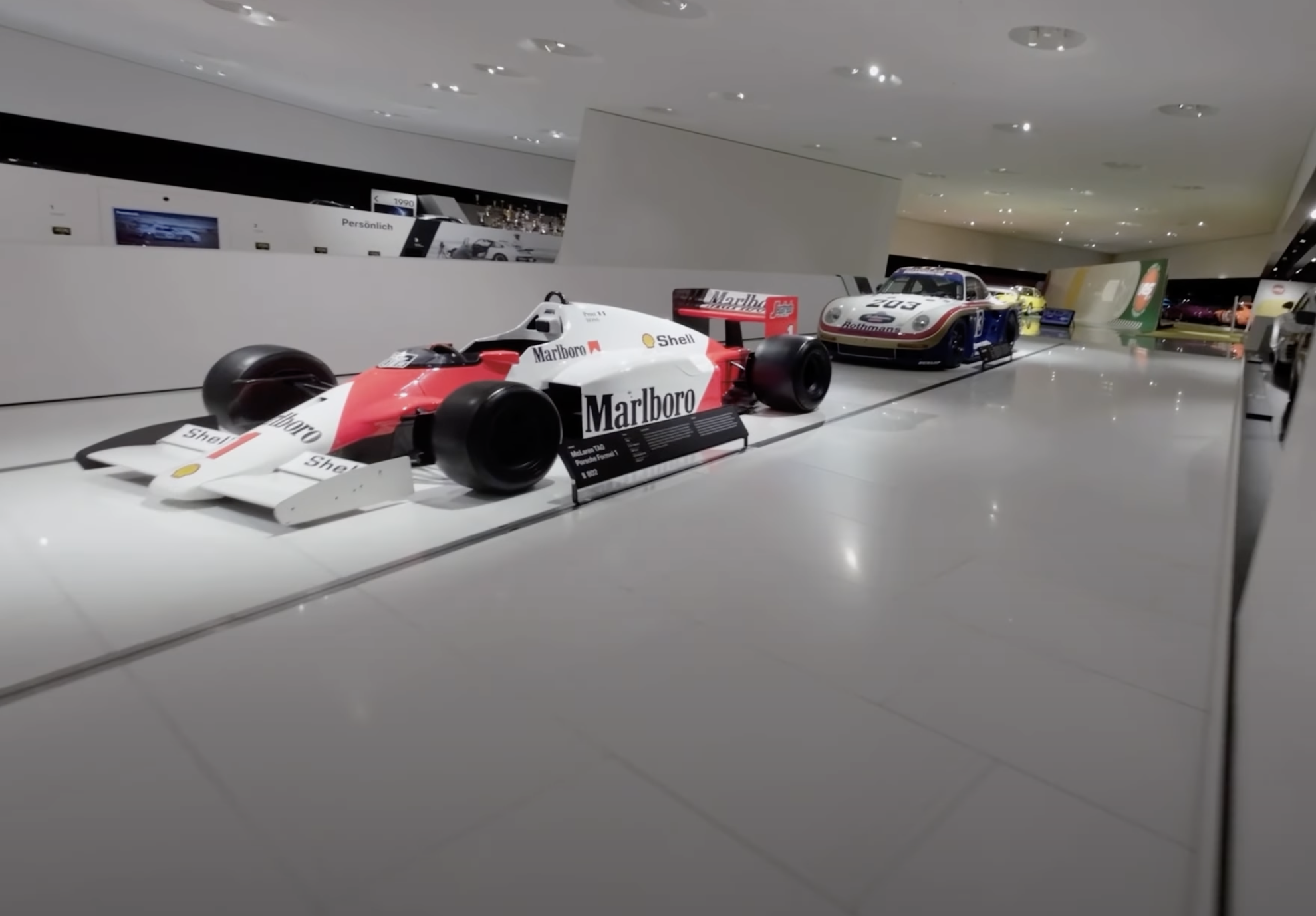 Компания Porsche показала экспозицию заводского музея с беспилотника