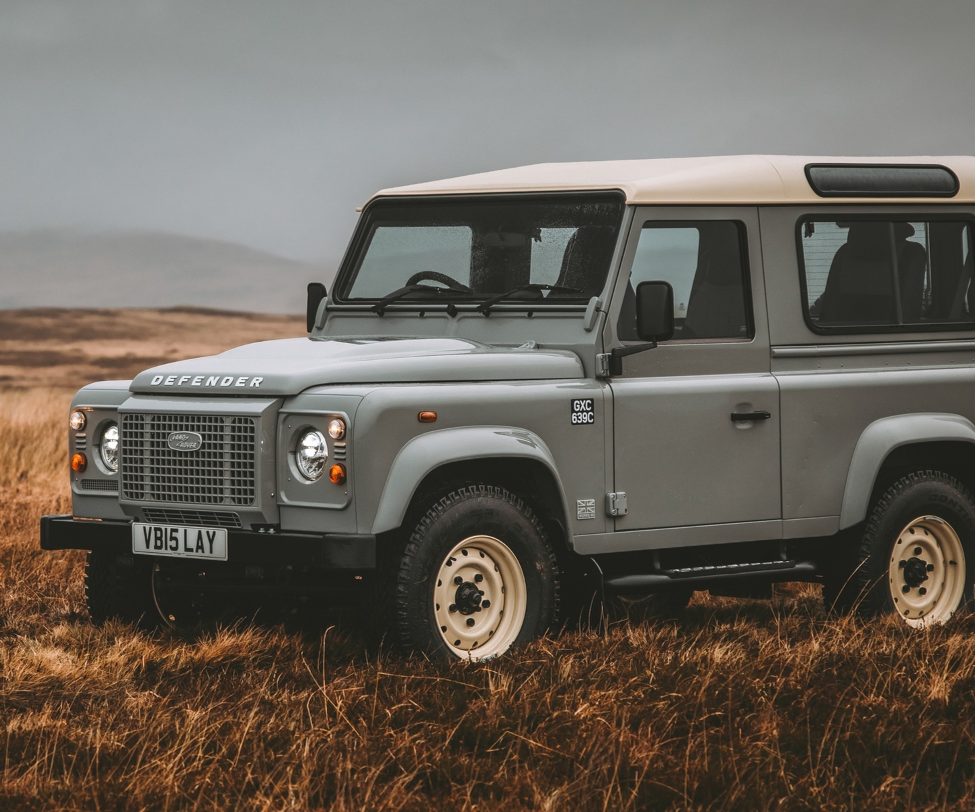 Land Rover представила первый «ностальгический» Classic Defender — Motor