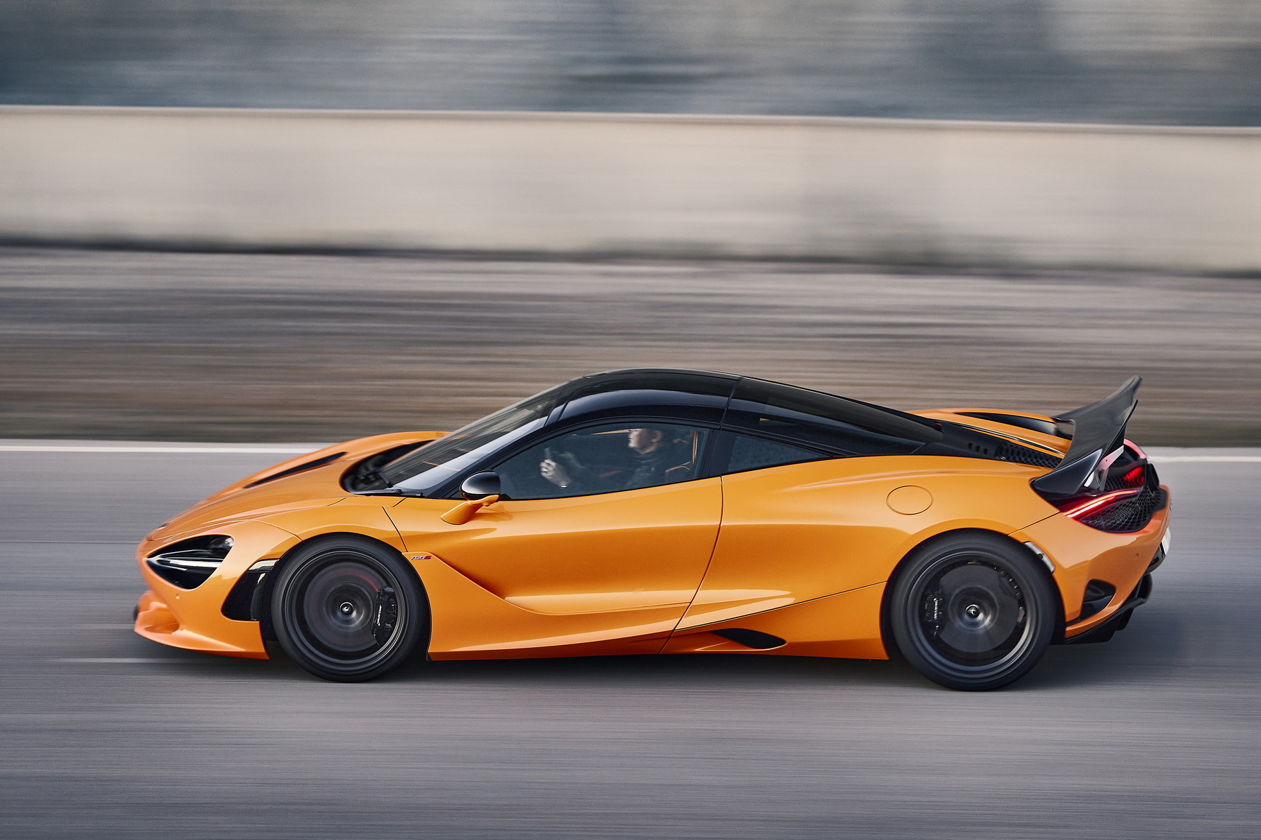 Босс McLaren объявил о разработке нового гибридного V8