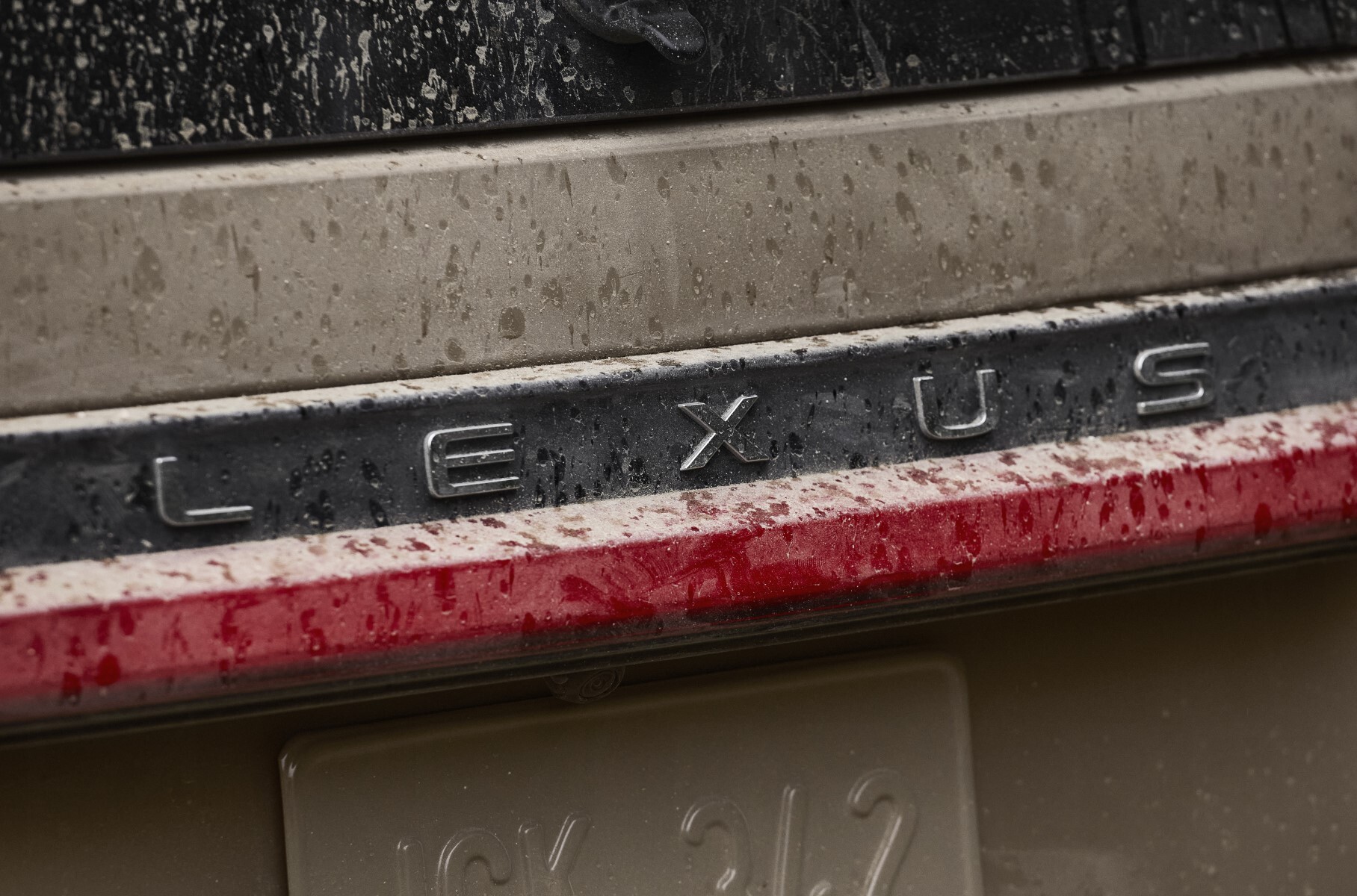 Lexus показал первые изображения внедорожника GX нового поколения
