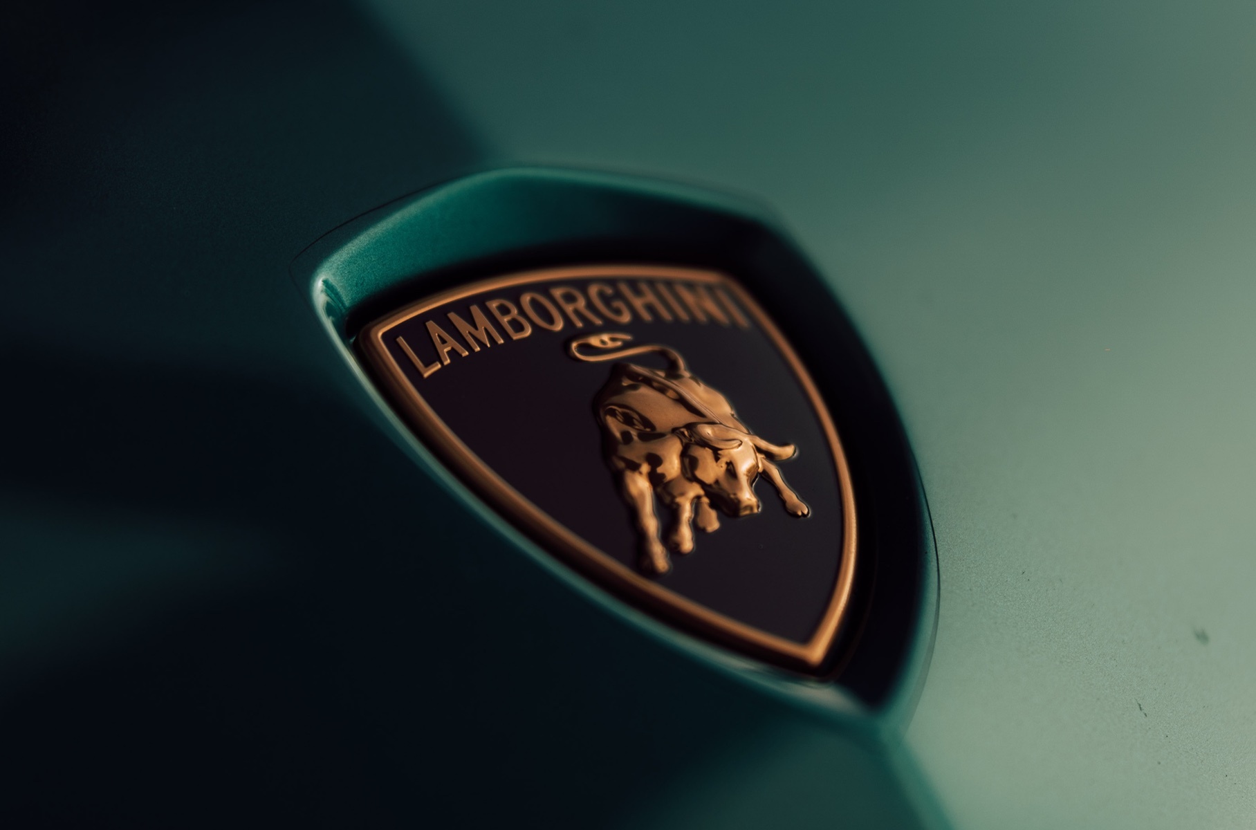 Компания Lamborghini отменила празднование своего 60-летия