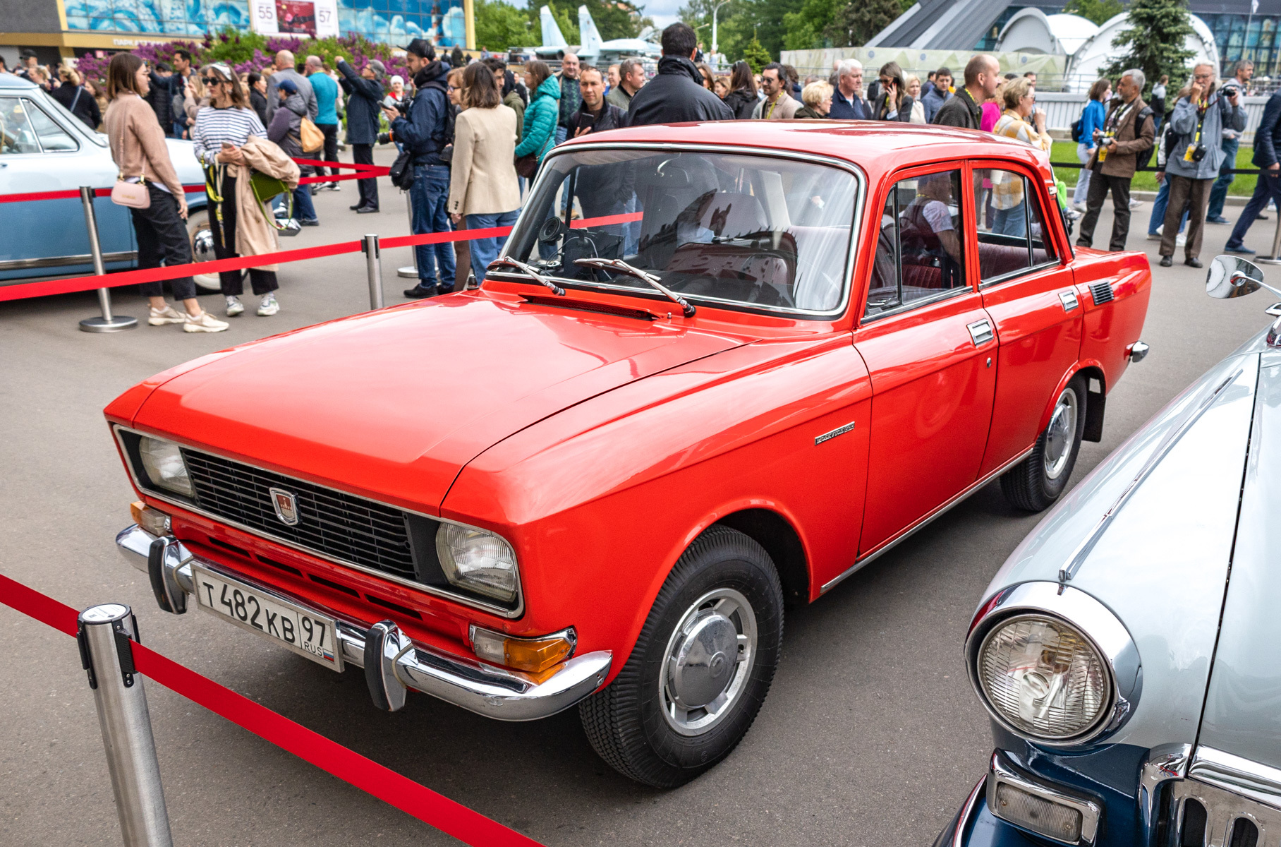 Работы над модернизацией модели Москвич-412 начались в 1973 году. Рестайлинговый седан с двигателем УЗАМ-412 как раз и получил название Москвич-2140.
