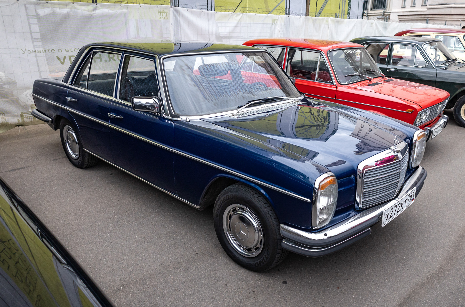 Эта модель выпускалась в 1967—1976 годах и была предшественницей легендарного W123.