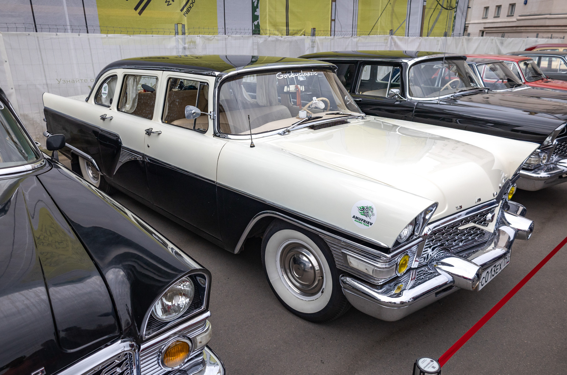 Опытный образец модернизированного ЗИМа, ГАЗ-12В, был создан в 1955 году и уже носил название «Чайка».