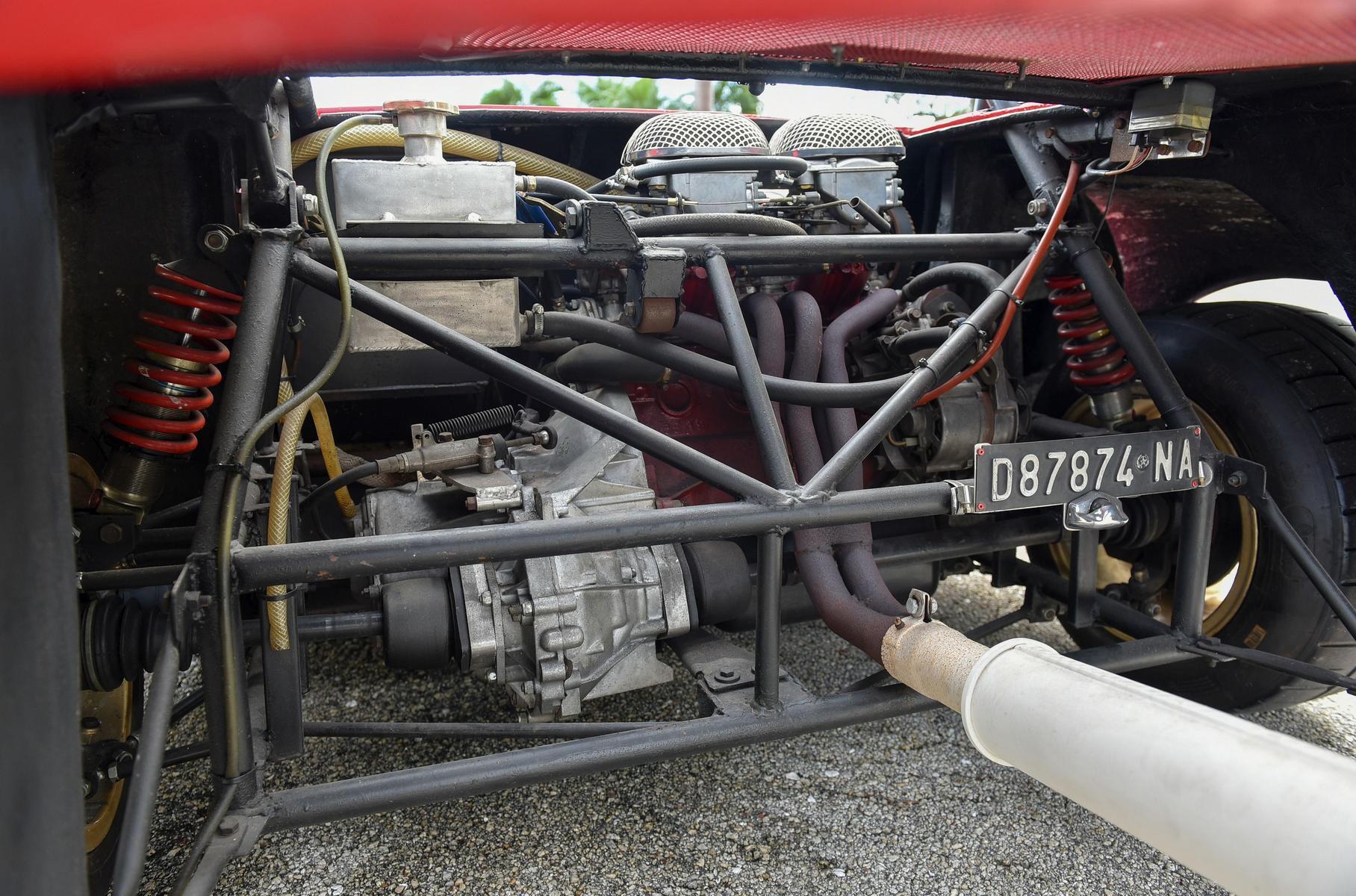 Баркетта собрана вокруг пространственной рамы из труб, перед задней осью поперечно установлен силовой агрегат от Fiat 128 в сборе