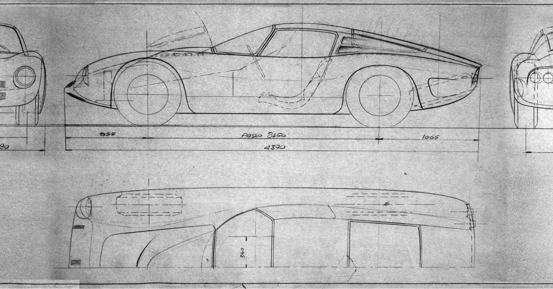 Эскиз кузова Iso Grifo A3/С: на чертеже, выполненном Джорджетто Джуджаро, видно два предложенных варианта заднего стекла — плоское и выпуклое. Первый вариант использовался на самых ранних машинах, потом перешли на более крупное окно