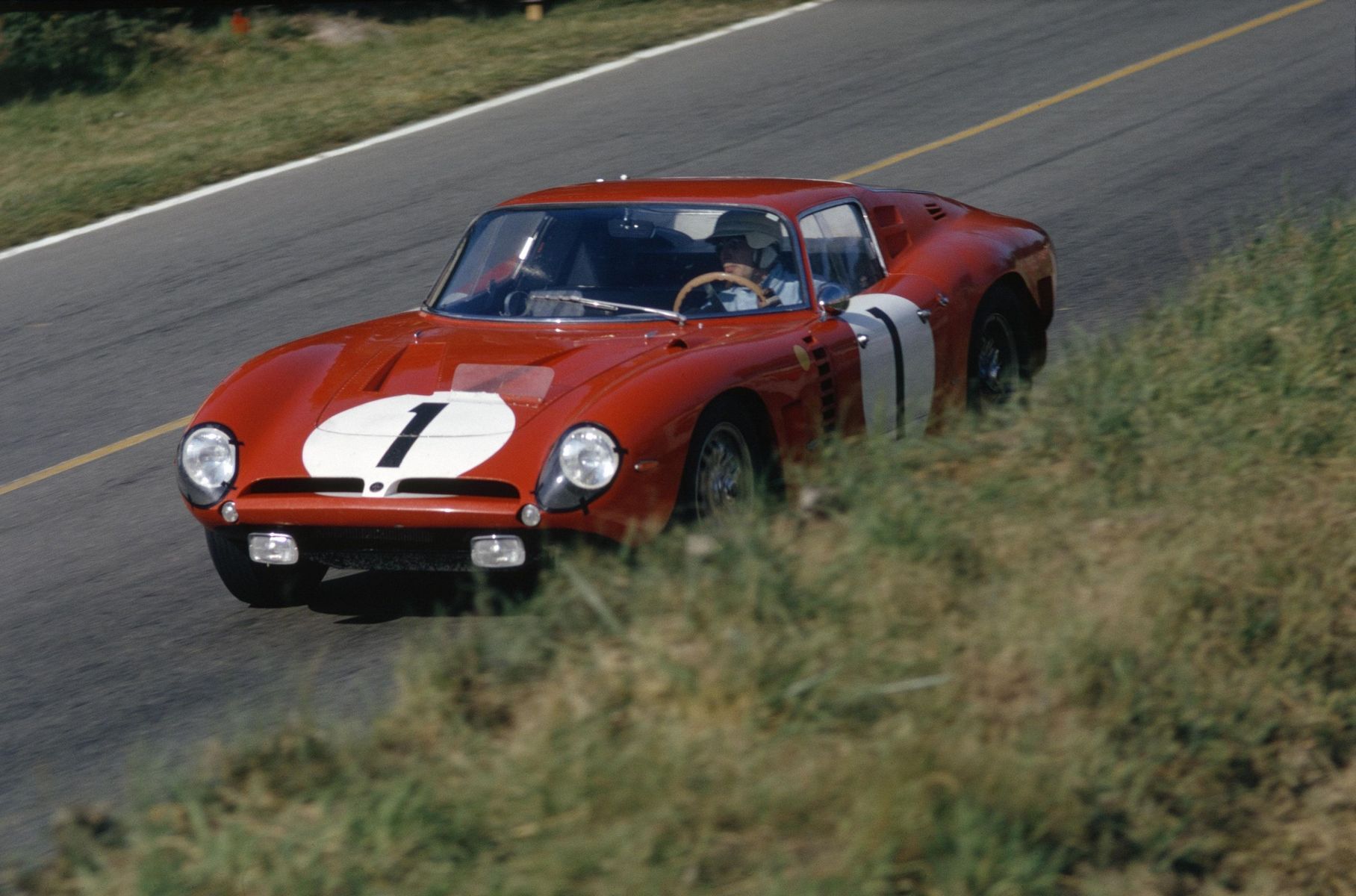 Марафон «24 часа Ле-Мана» в 1964 году: экипаж Пьер Нобле/Эдгар Берней на Iso Grifo A3/C финишировал на 14-м месте в абсолютном зачёте