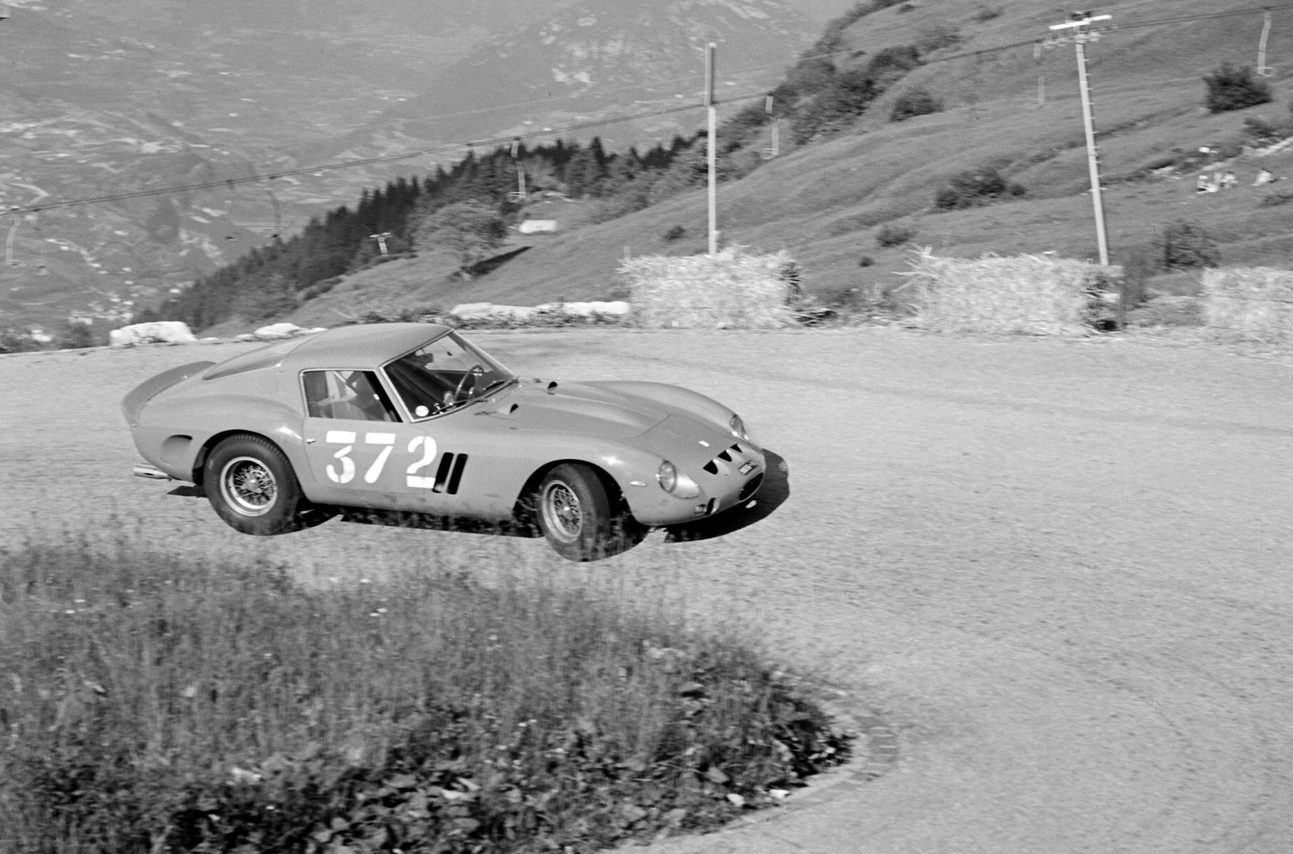 Автомобиль приобрёл итальянский джентльмен-драйвер Эдоардо Луальди-Габарди. Здесь он выступает на хилл-клайме Тренто-Бордоне в 1962 году (1 место в классе, 6 место в абсолютном зачёте)